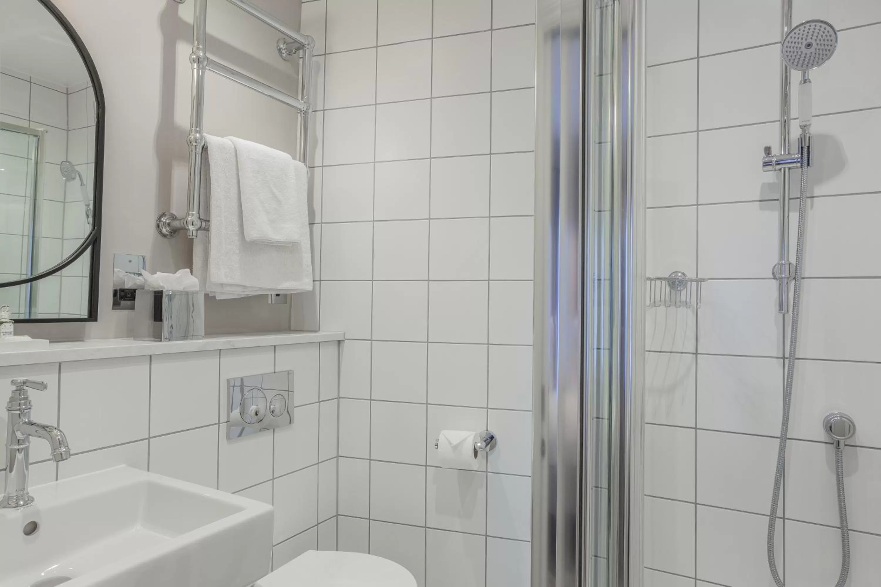 Bathroom in Richmond Hill Hotel