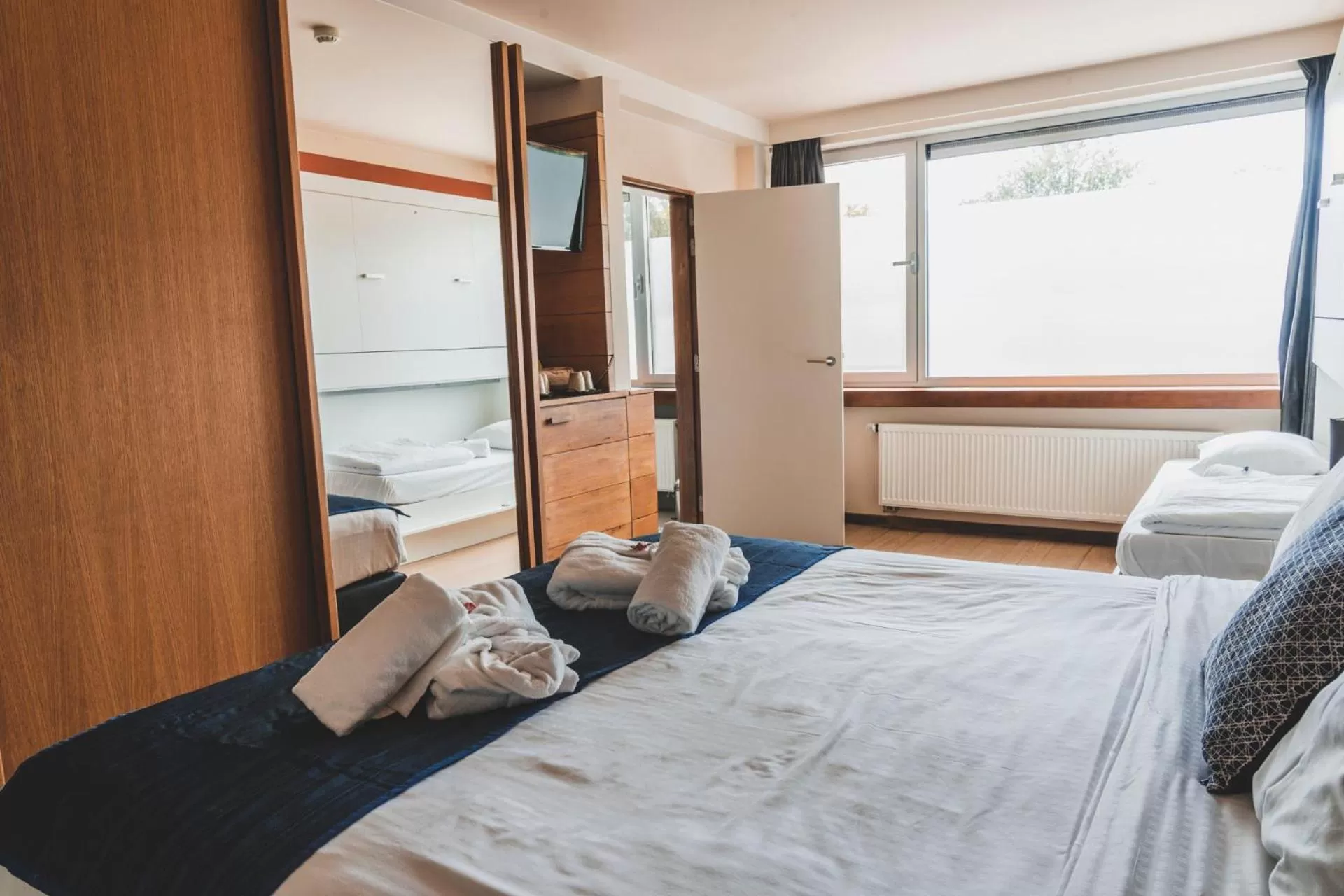 Bedroom, Bed in Mont-des-Pins