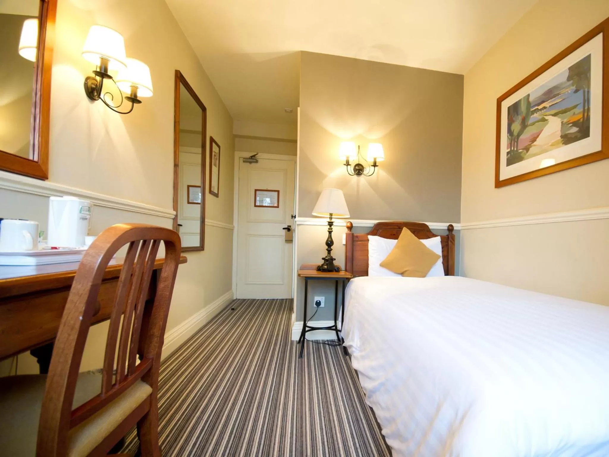 Photo of the whole room, Bed in The Bears Head by Innkeeper's Collection