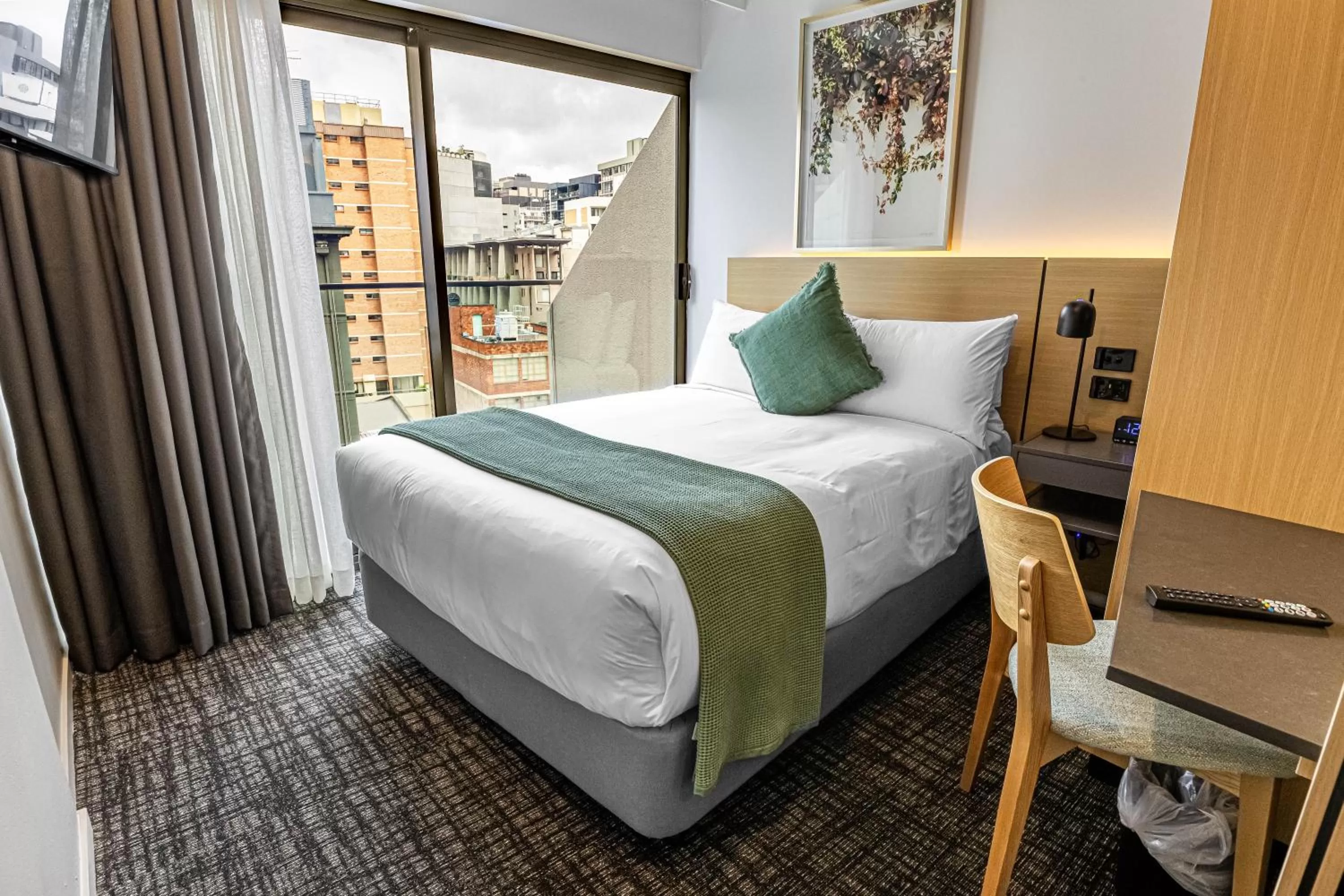 Photo of the whole room, Bed in Song Hotel Sydney