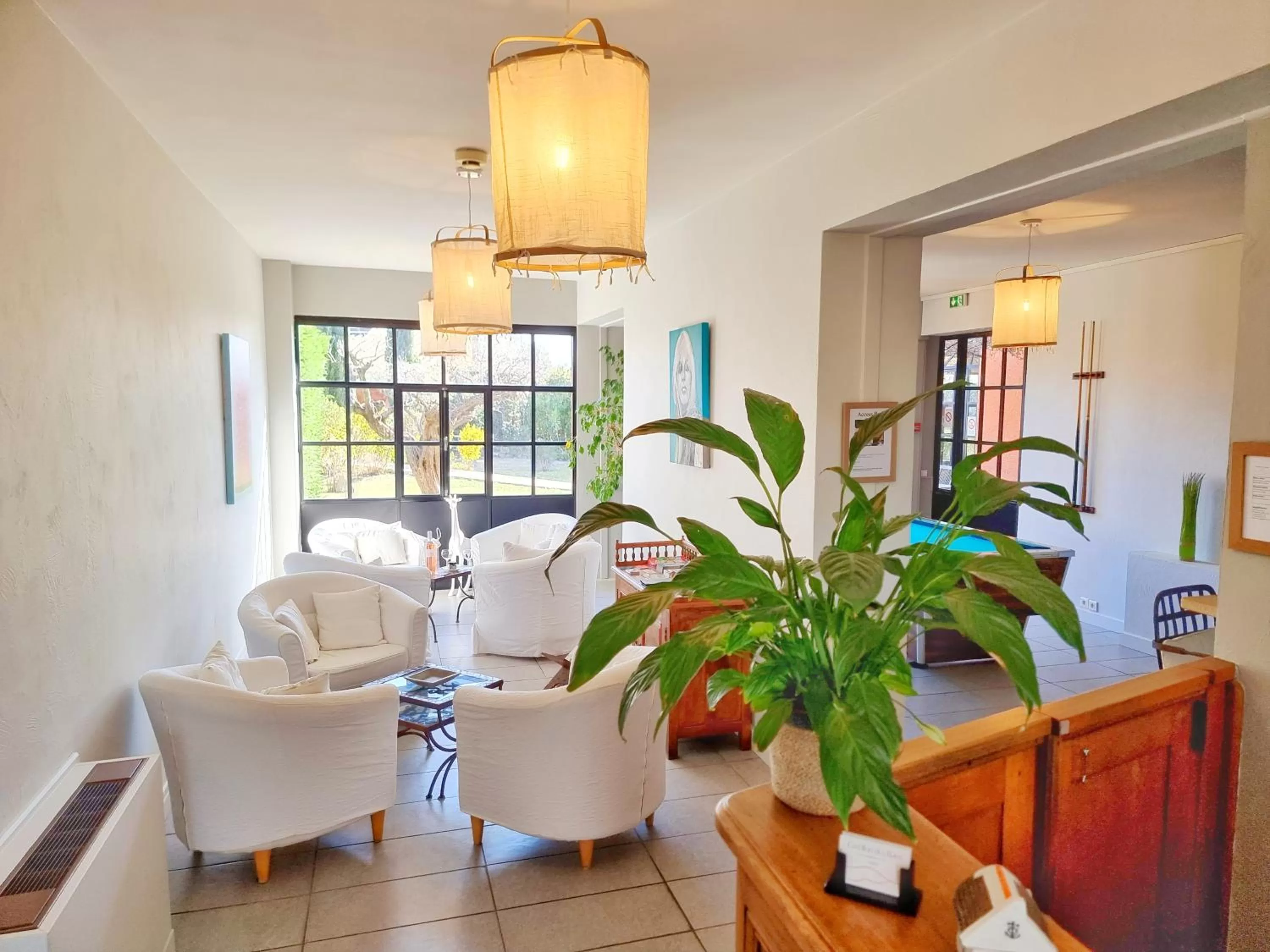 Lobby or reception, Restaurant/Places to Eat in Castillon Des Baux