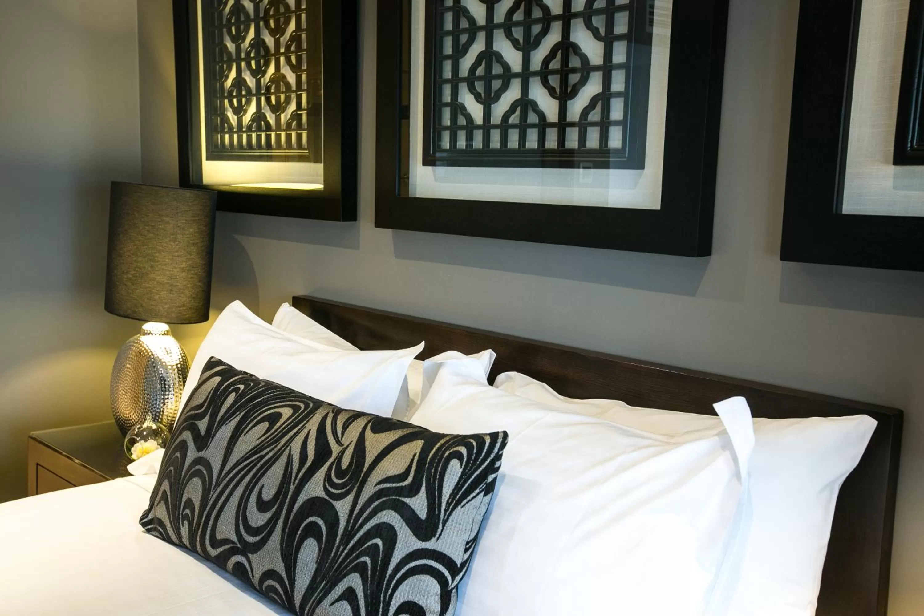 Bathroom, Bed in Gallery Apartments