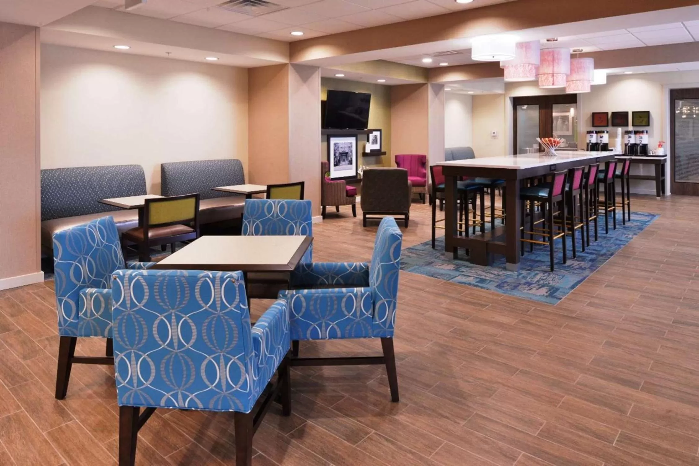 Dining area in Hampton Inn Leavenworth