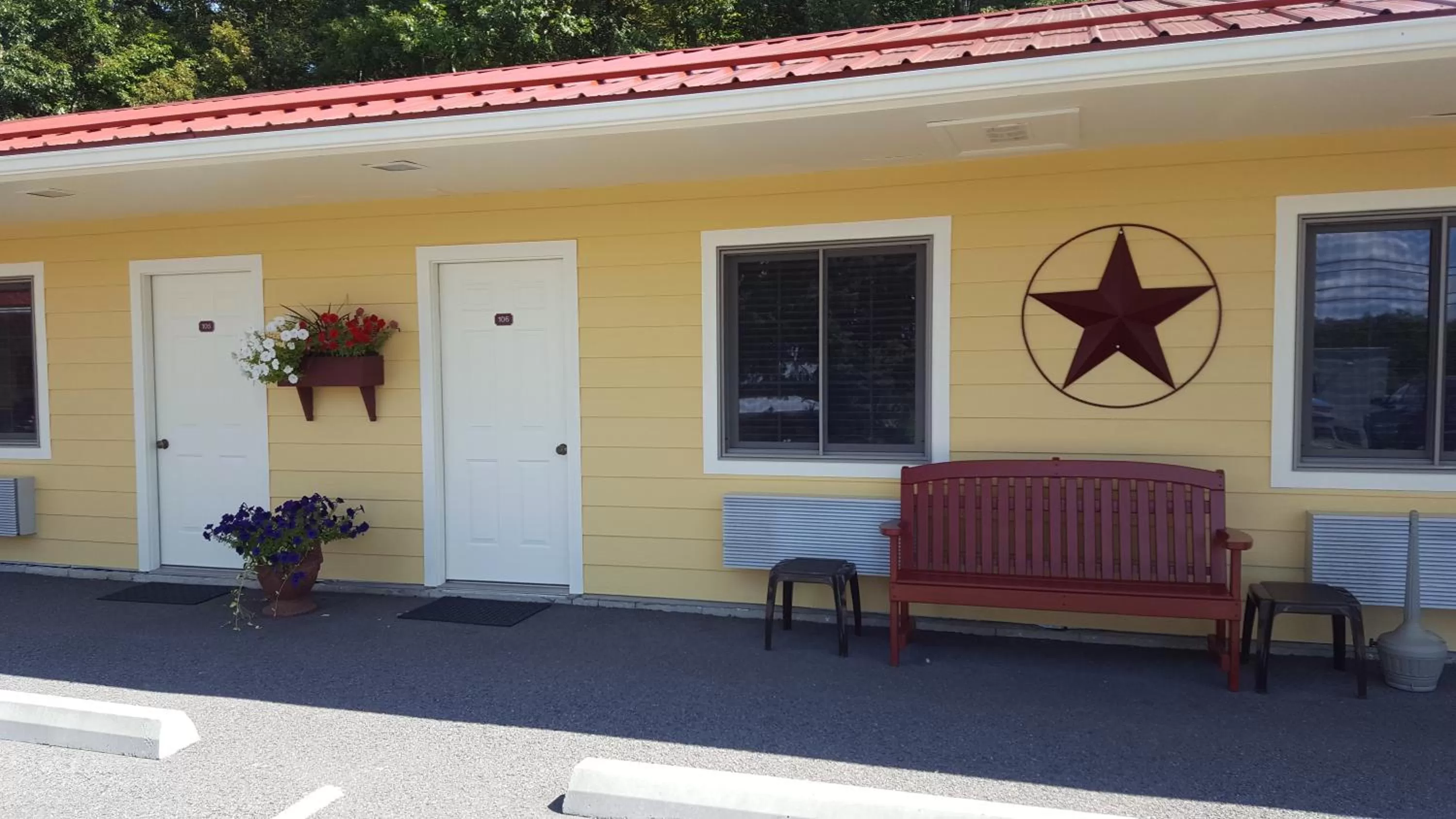 Property building in The Garrett Inn