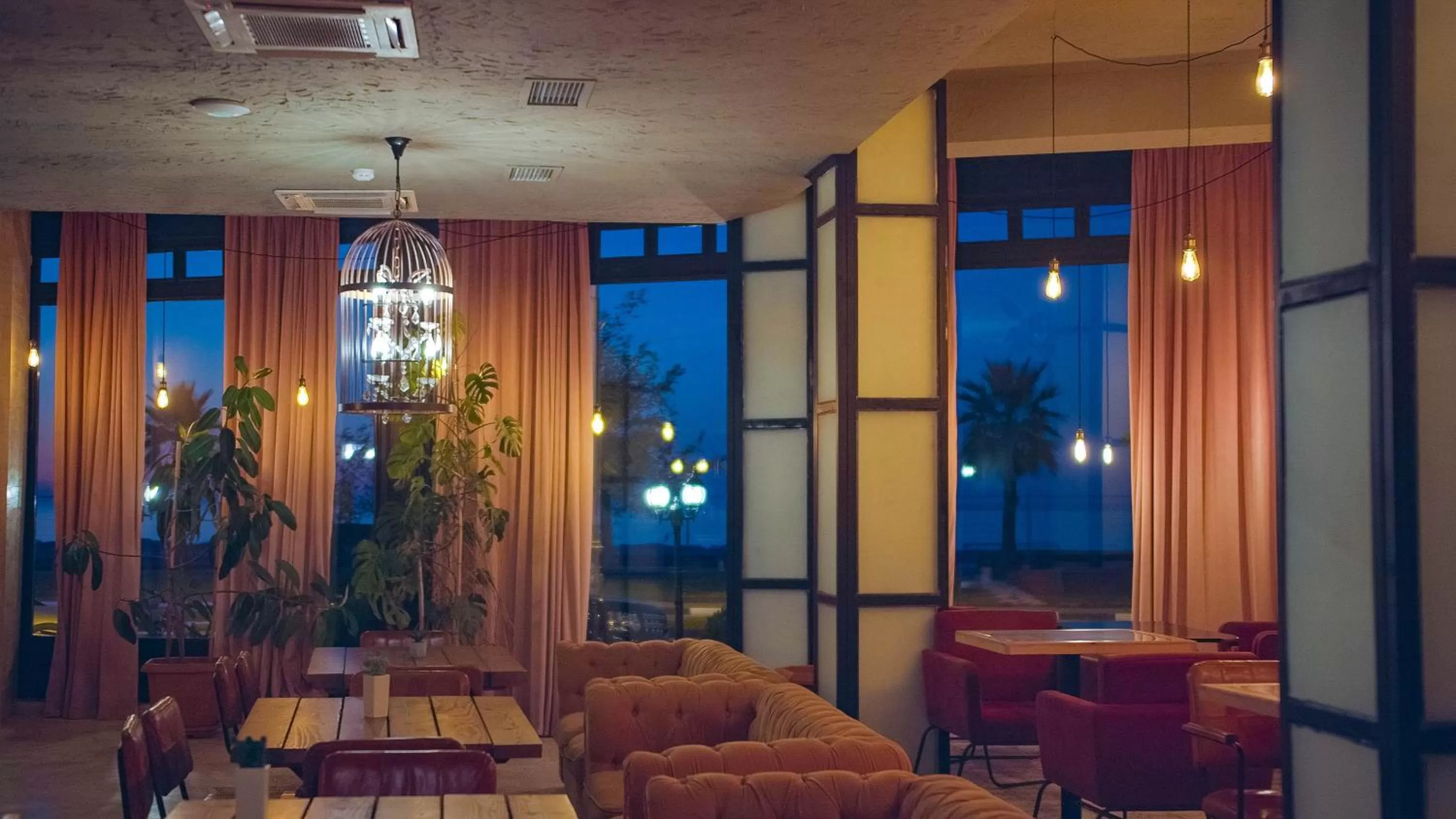 Restaurant/places to eat in Boulevardside