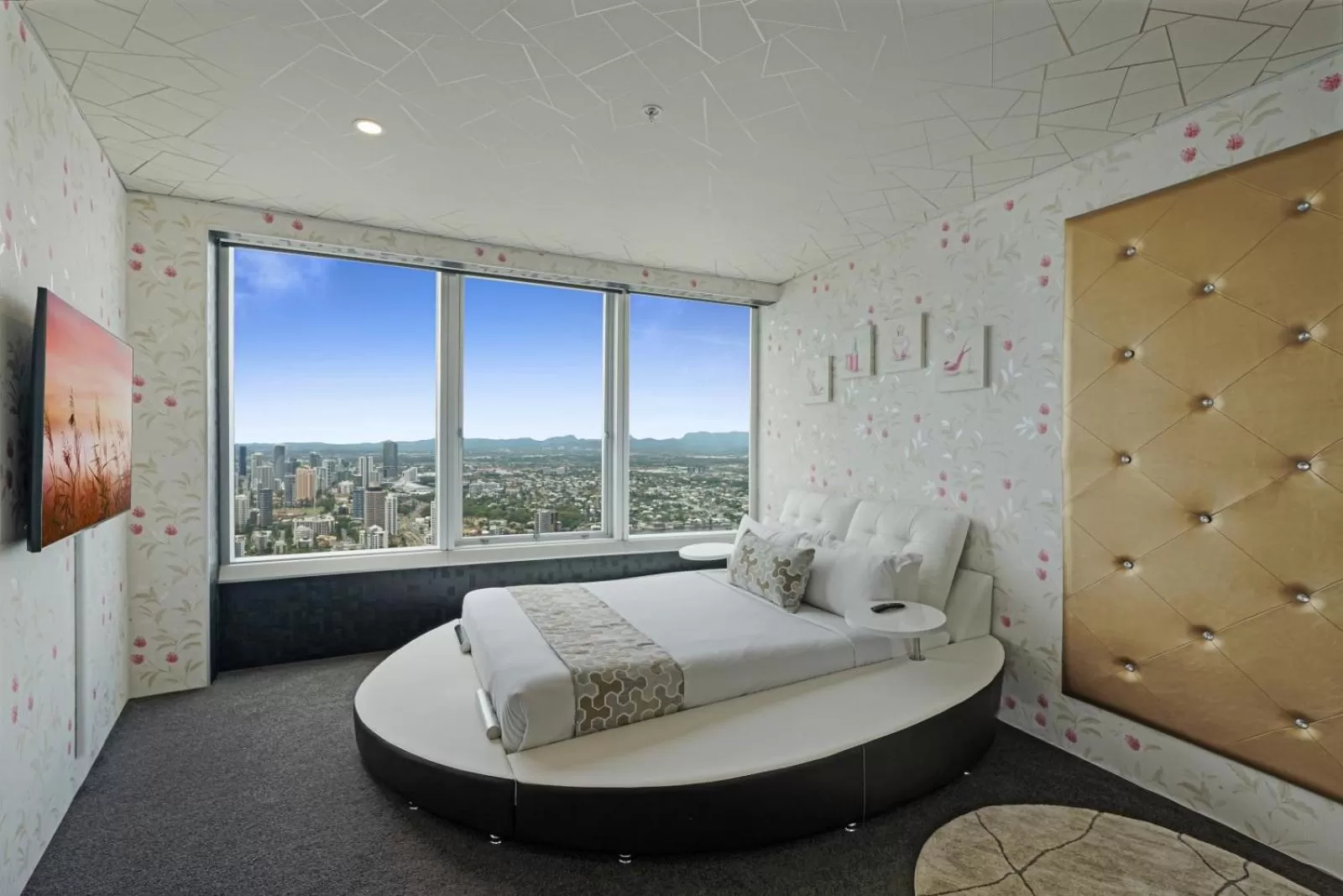 Bedroom, Bed in Q1 Resort & Spa - Official