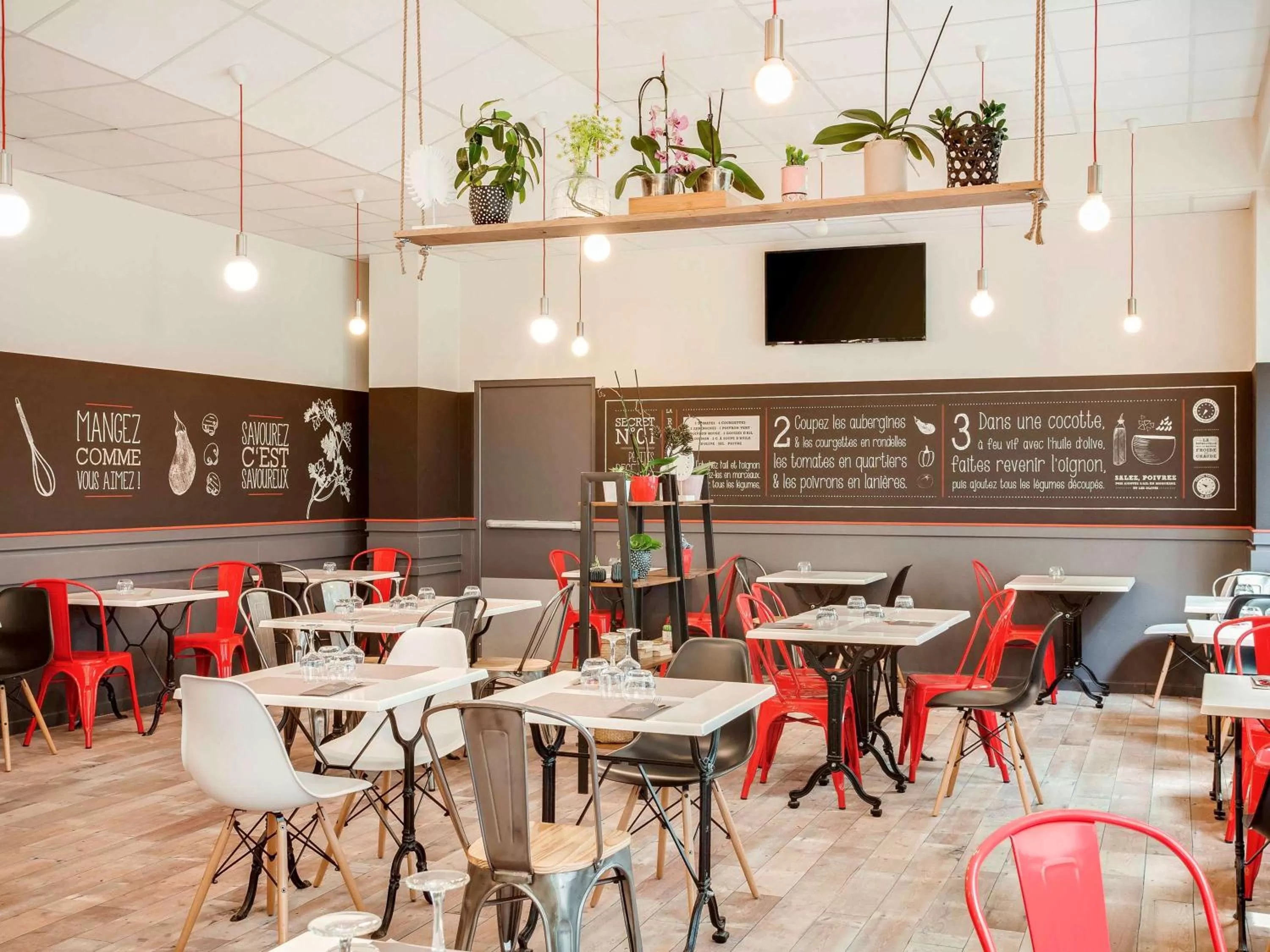 Restaurant/places to eat in ibis Angers Centre Chateau