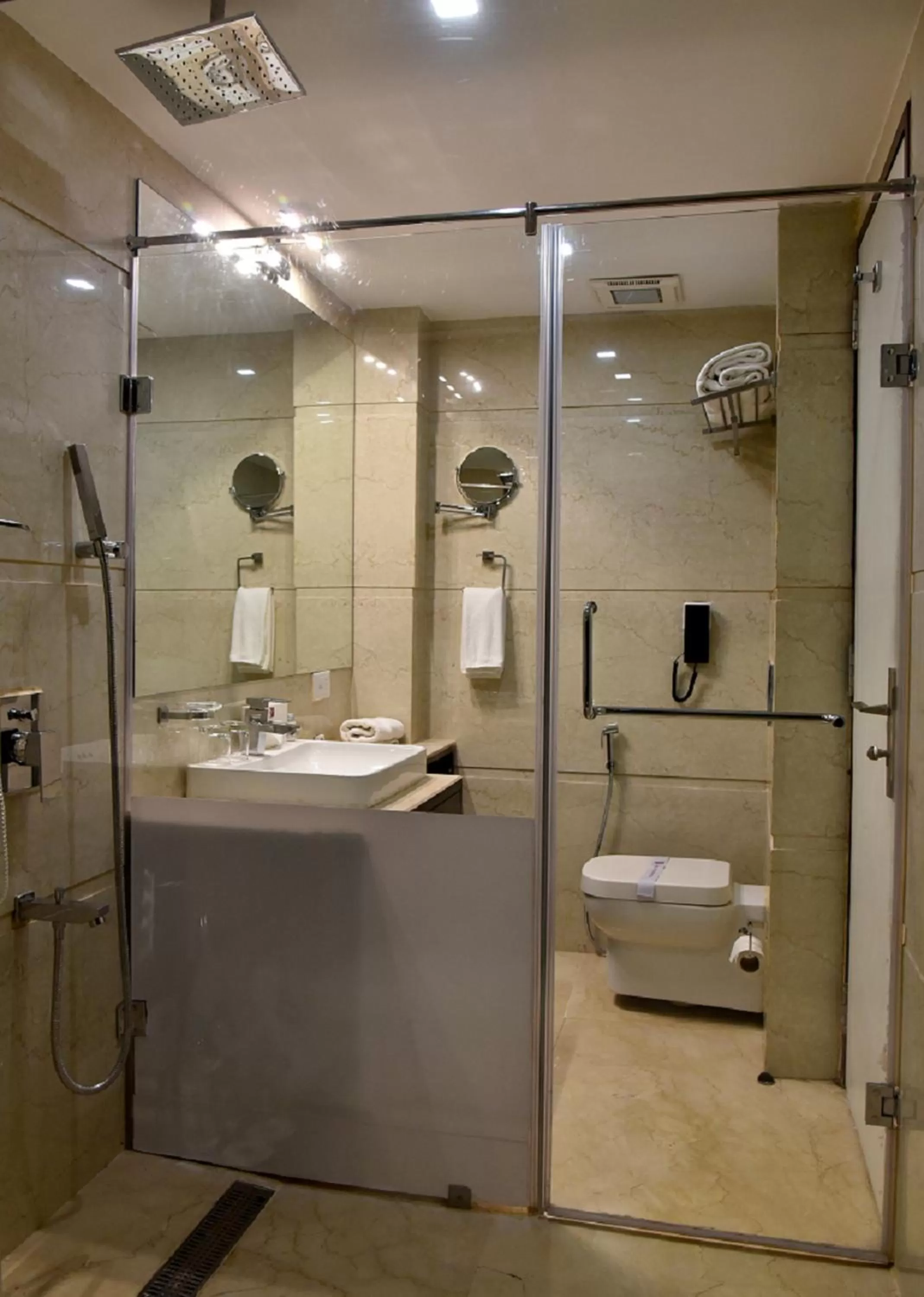 Bathroom in Clarks Inn Suites Gwalior