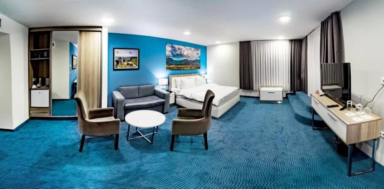 Bed, Seating Area in Central Hotel, Fitness and Spa