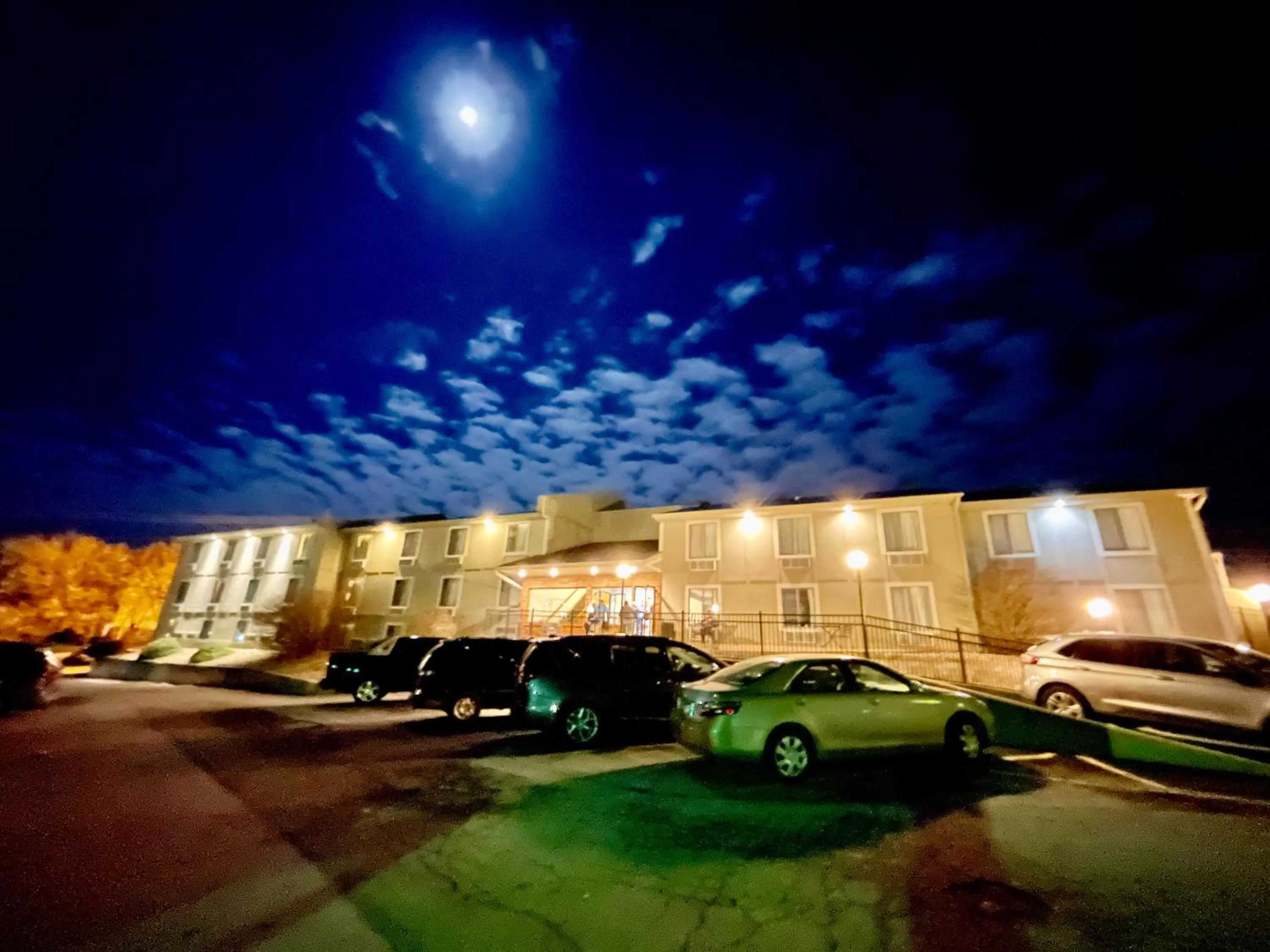 Property building in Super 8 by Wyndham Hannibal