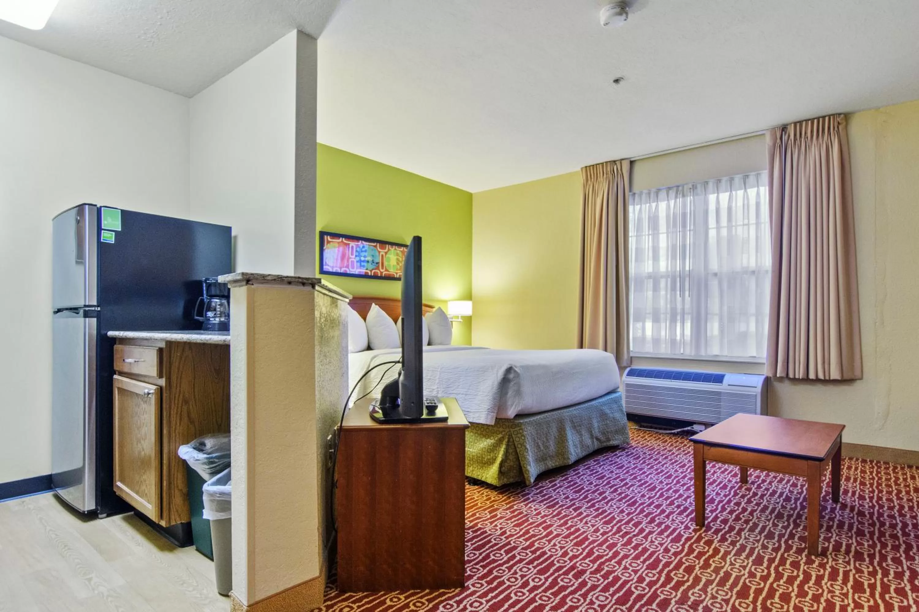 Bed in Extended Stay America Suites - Richmond - Glen Allen - Short Pump