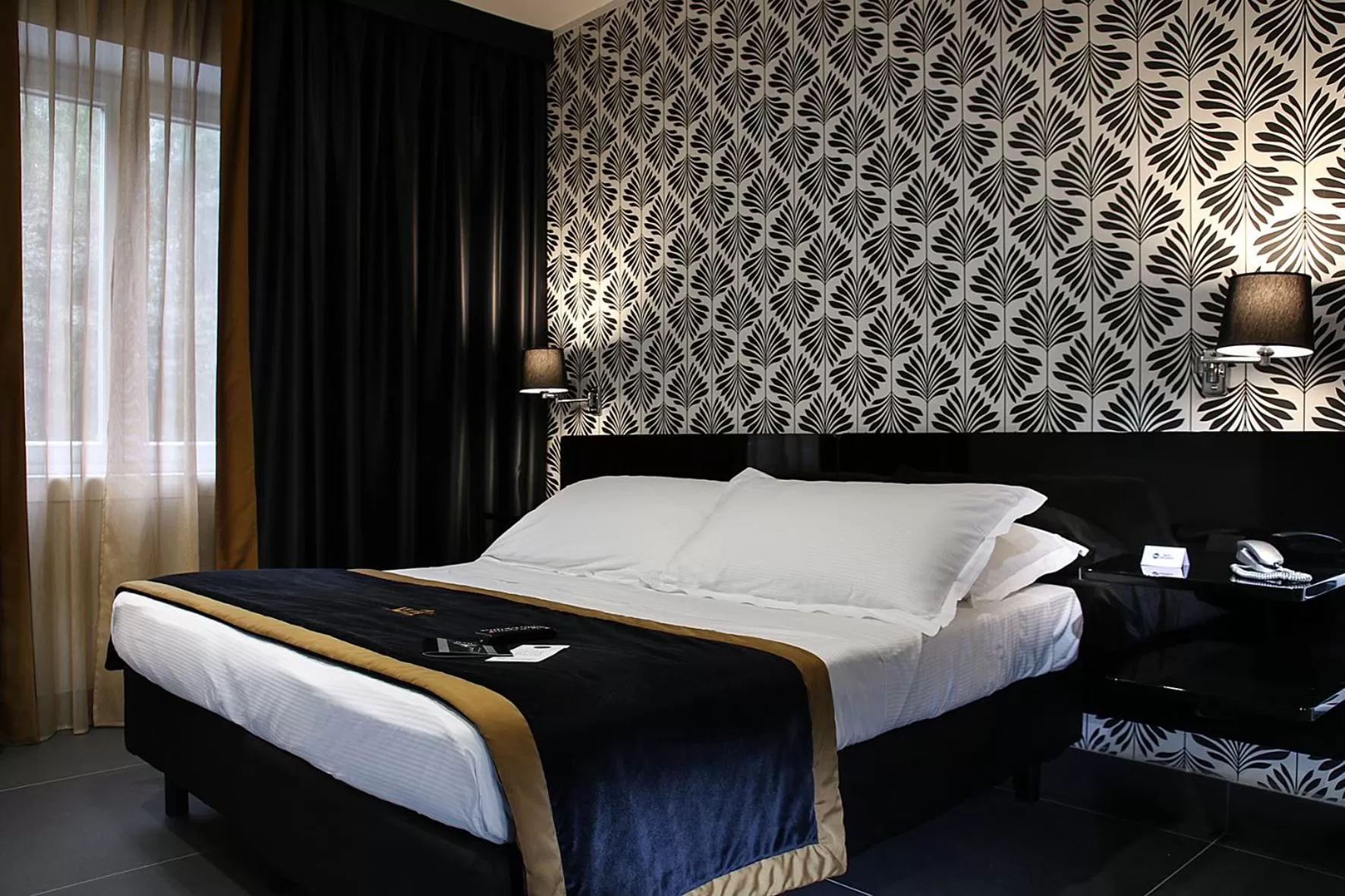 Photo of the whole room, Bed in Best Western JFK Hotel