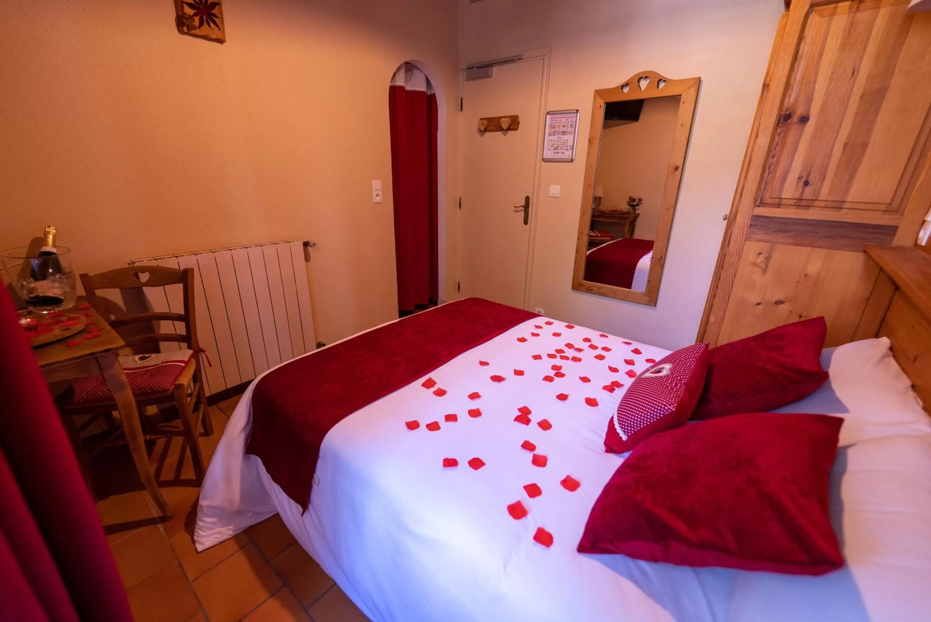 Bed in Hotel La Bonne Auberge