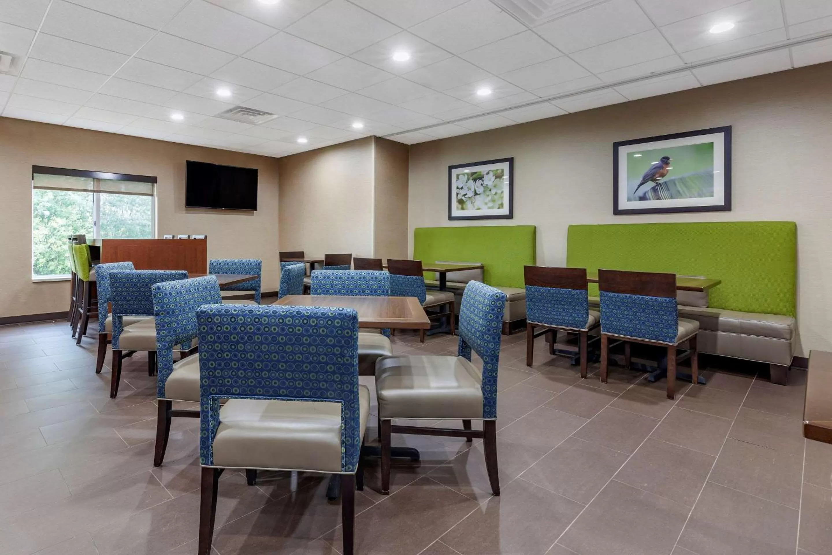 Restaurant/places to eat in Comfort Suites Escanaba West