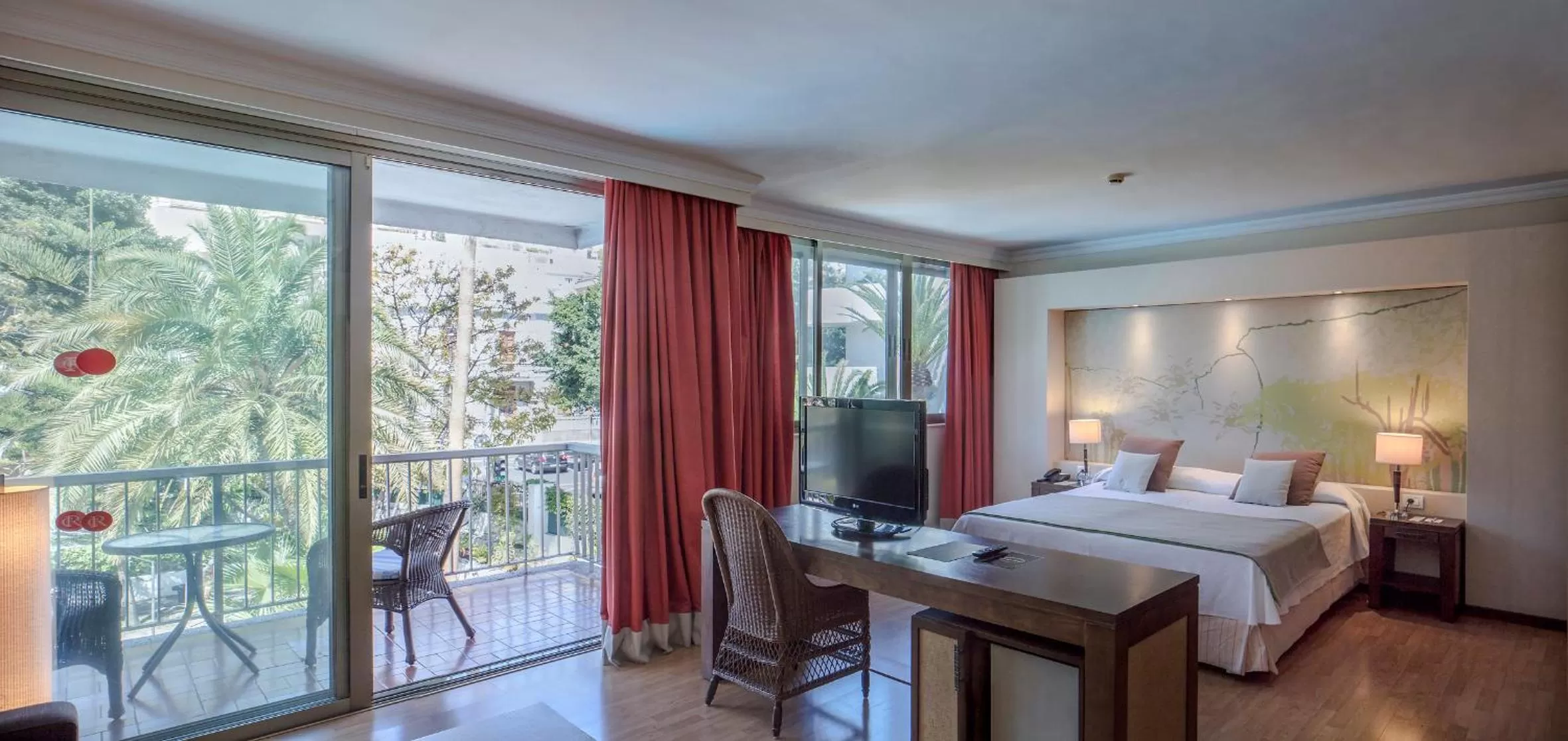 Photo of the whole room, Bed in Hotel Colon Rambla