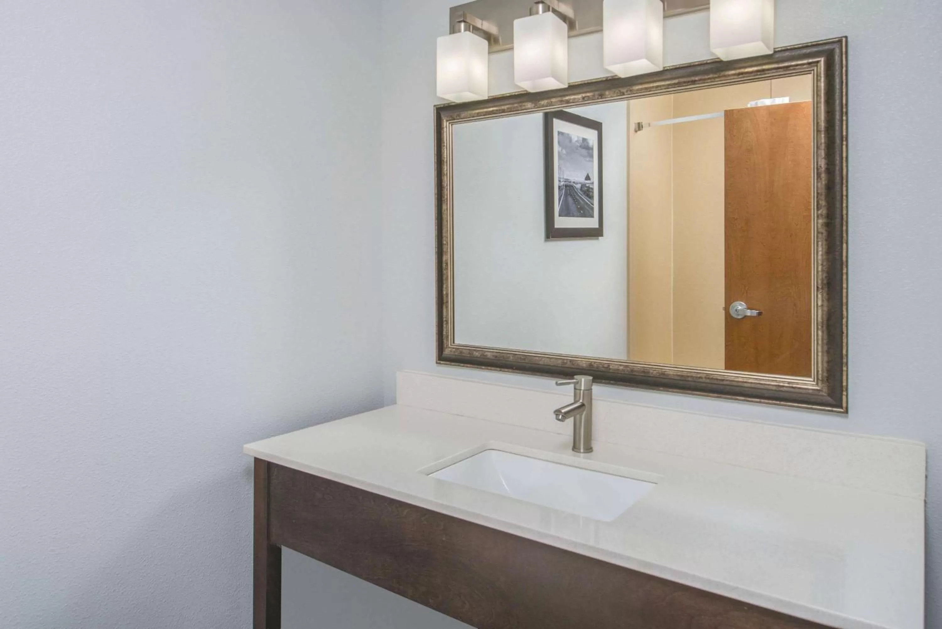 Bathroom in La Quinta by Wyndham Moscow Pullman