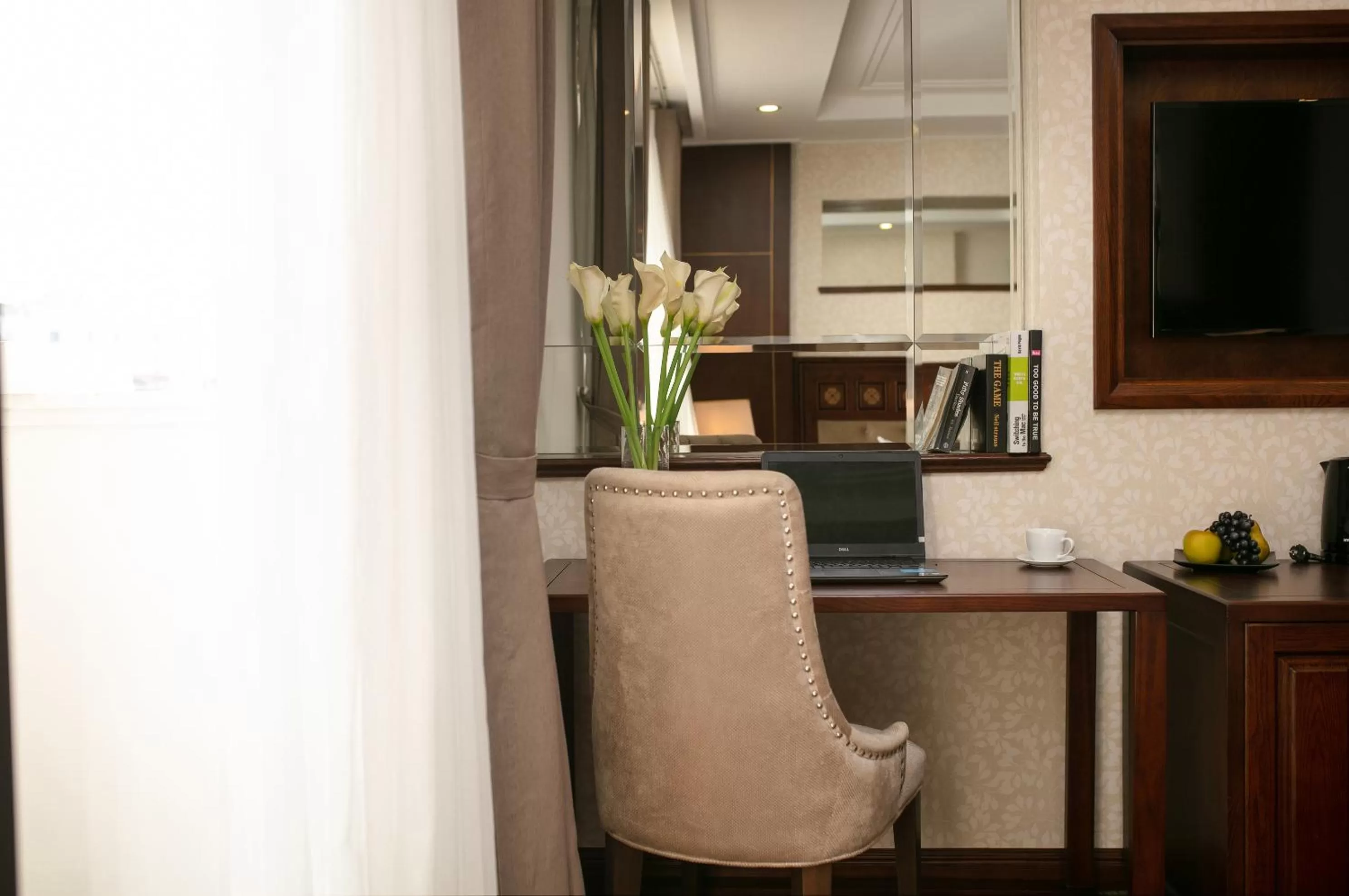 Toilet in Rex Hanoi Hotel