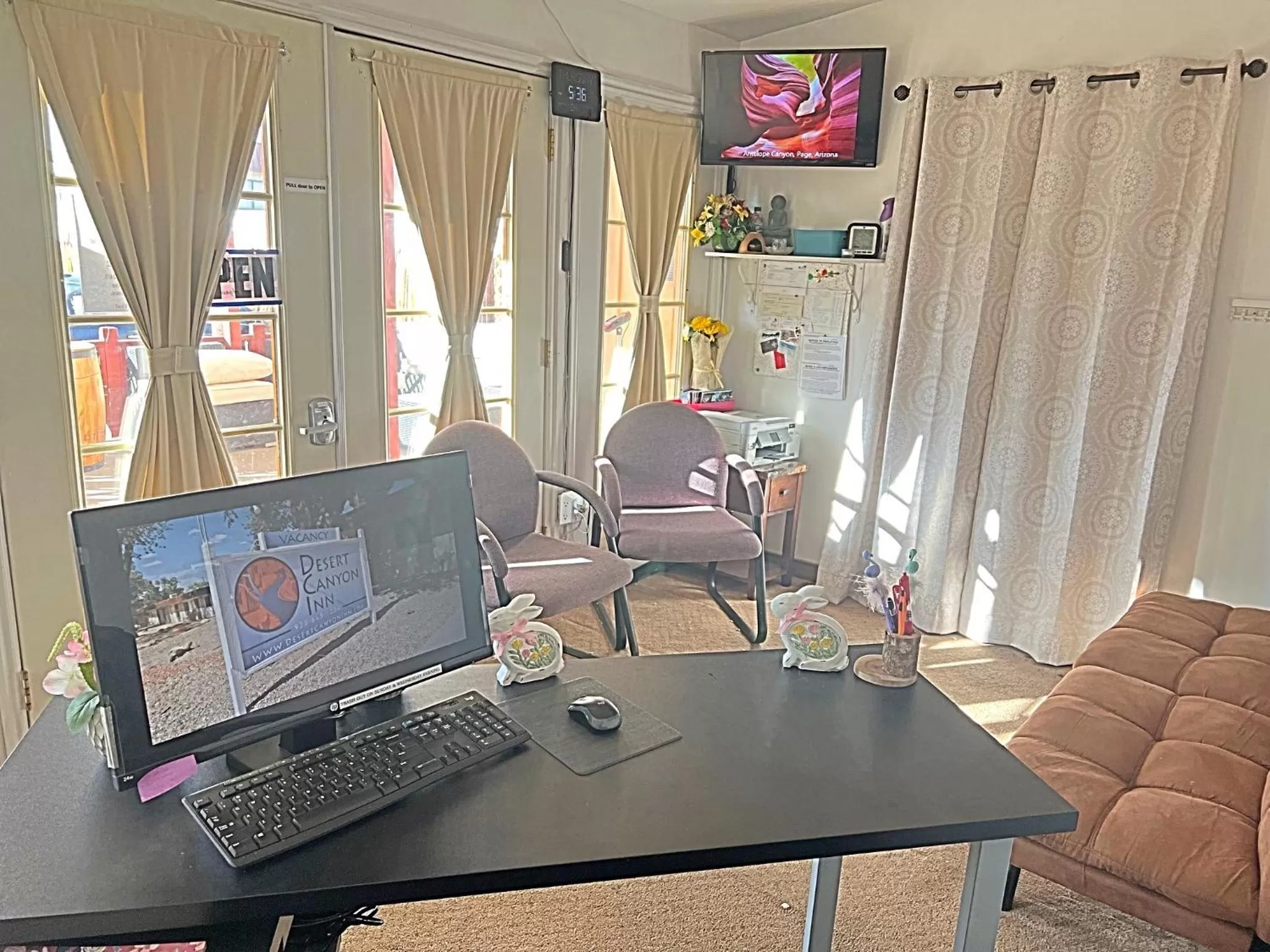 Lobby or reception in 1 or 3 Bedroom Apartment with Full Kitchen