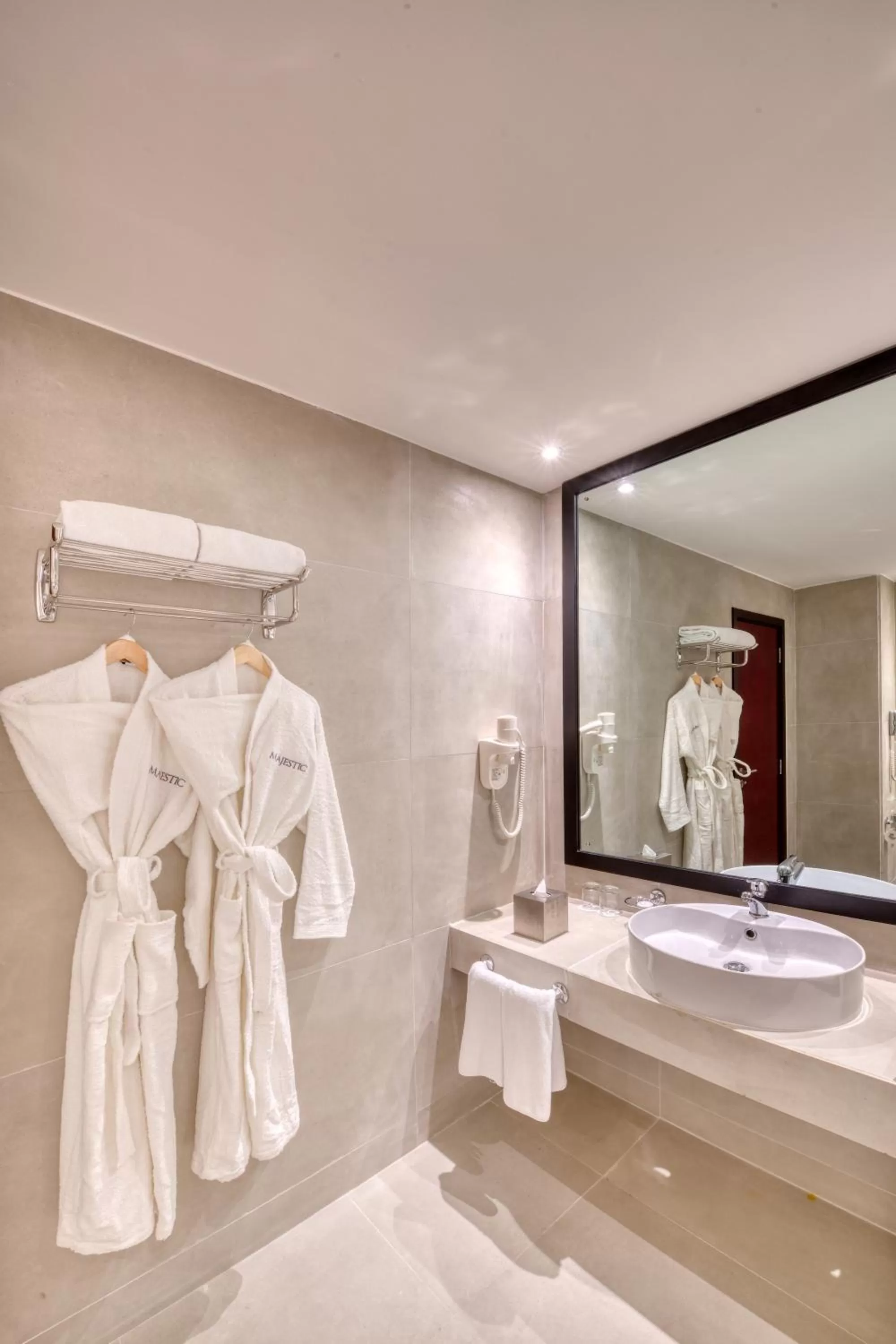 Bathroom in Majestic City Retreat Hotel