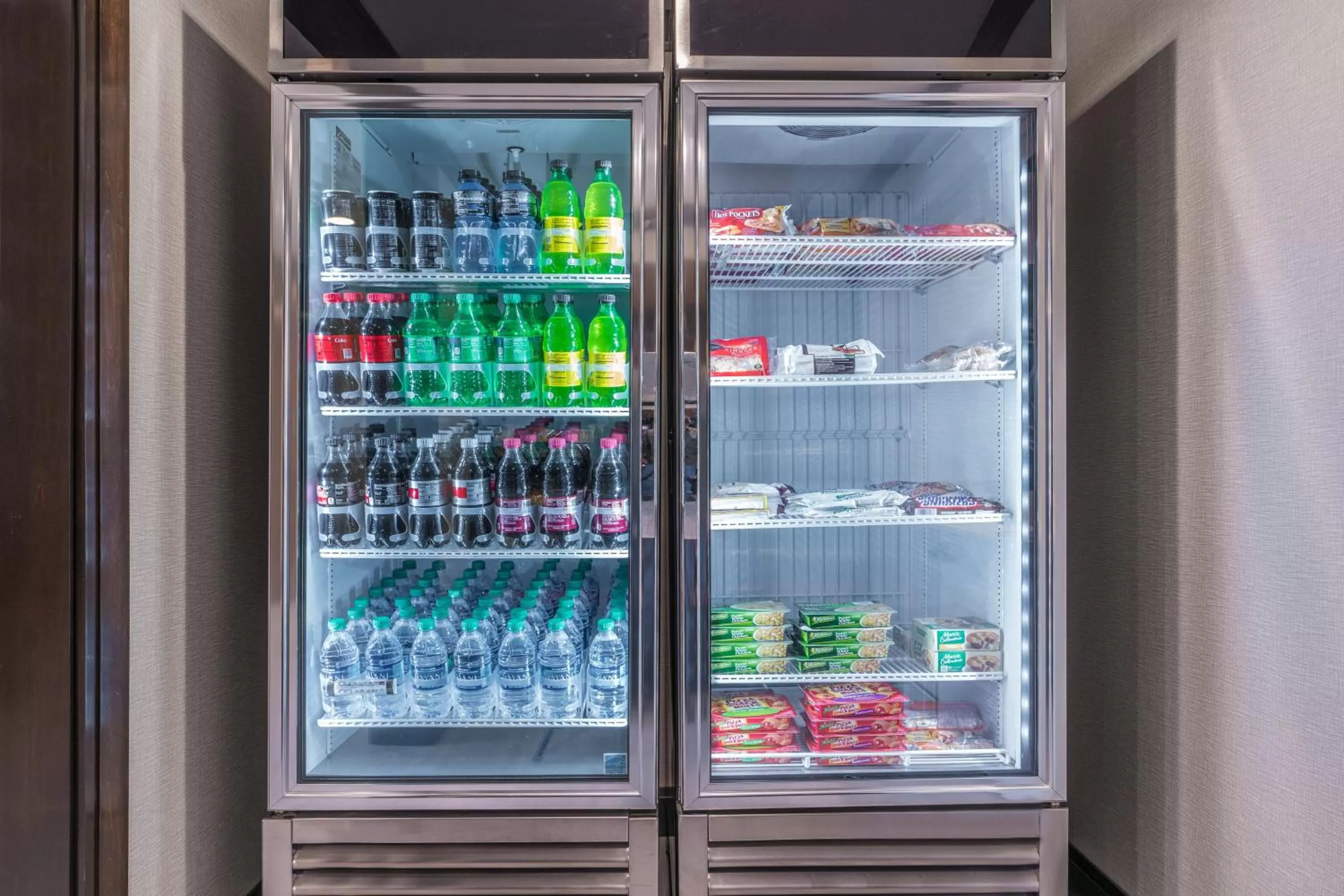 Lobby or reception in Staybridge Suites Anchorage by IHG