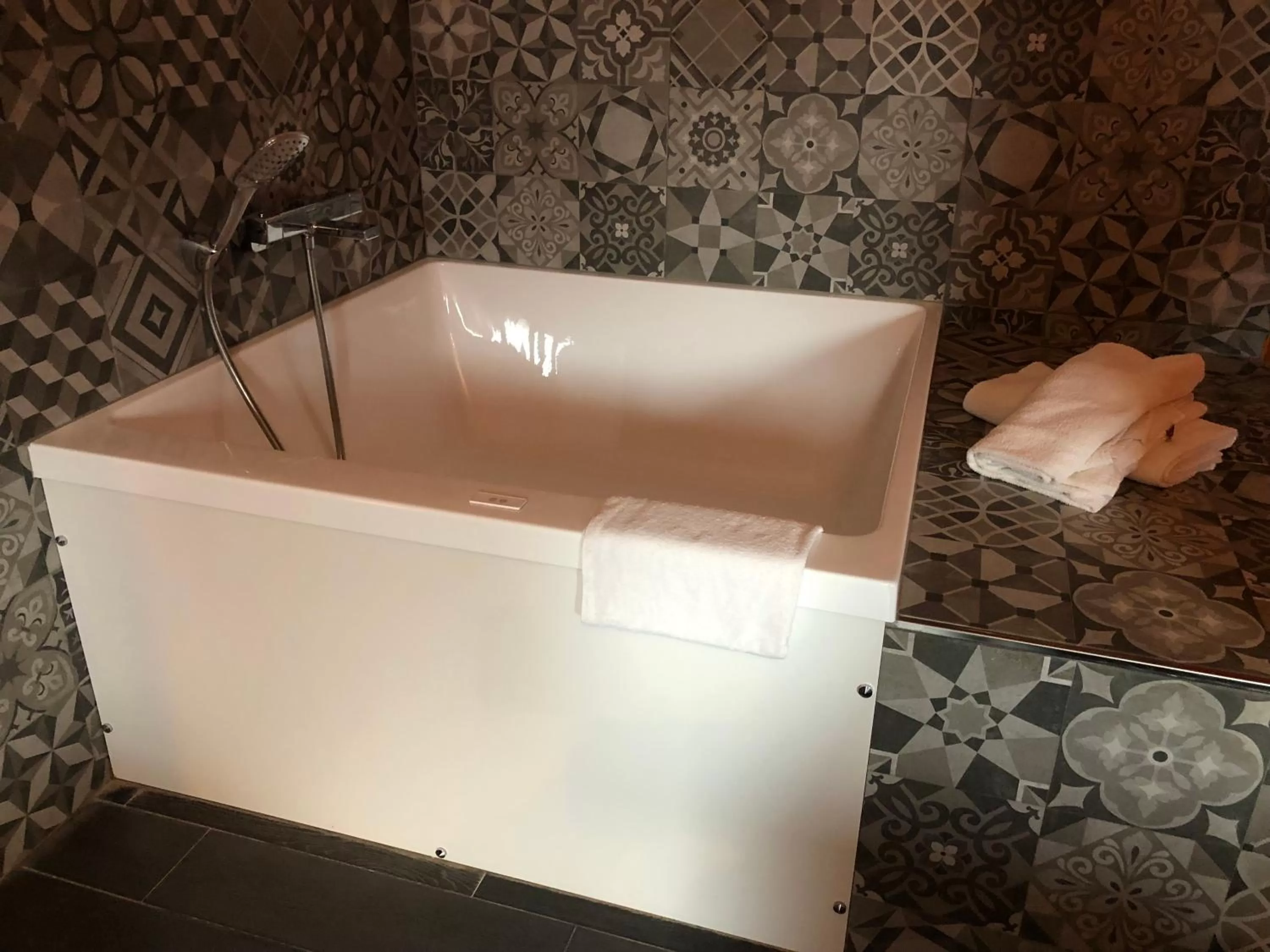 V E R O N E - Rooms & Suites - Liège - Rocourt