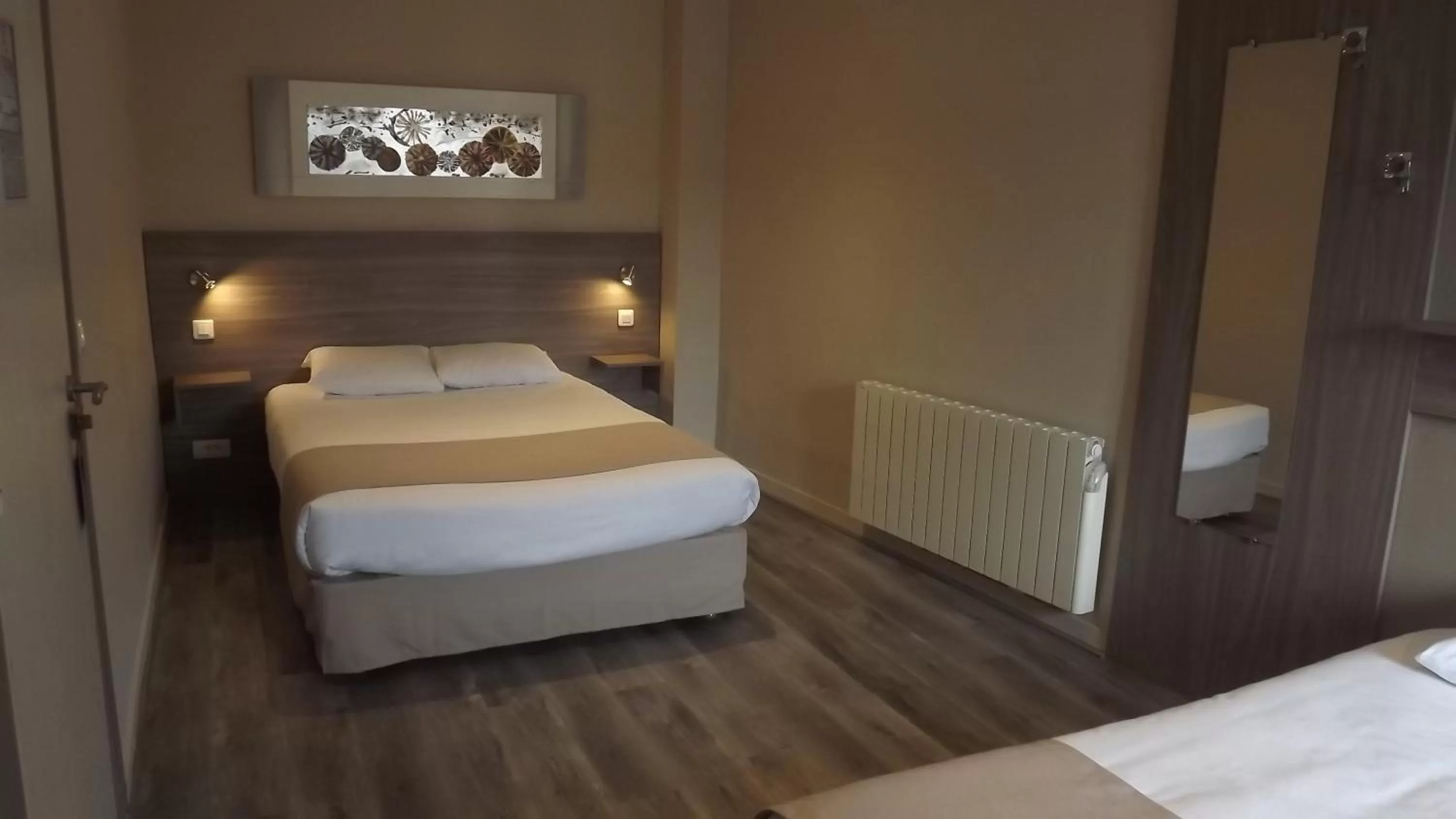 Photo of the whole room, Bed in Logis Hôtel La Résidence, Cognac Centre