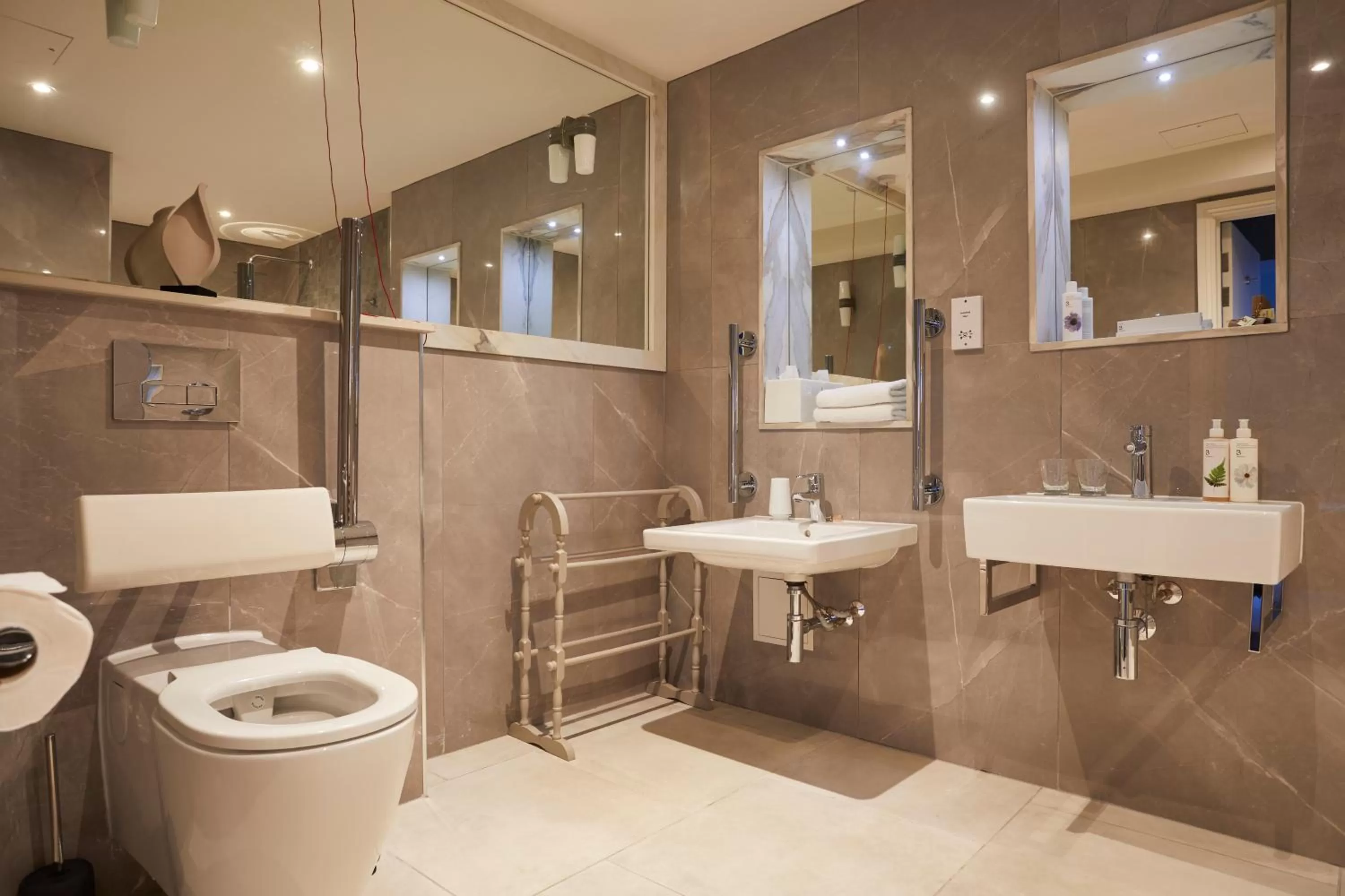 Bathroom in The King's Arms