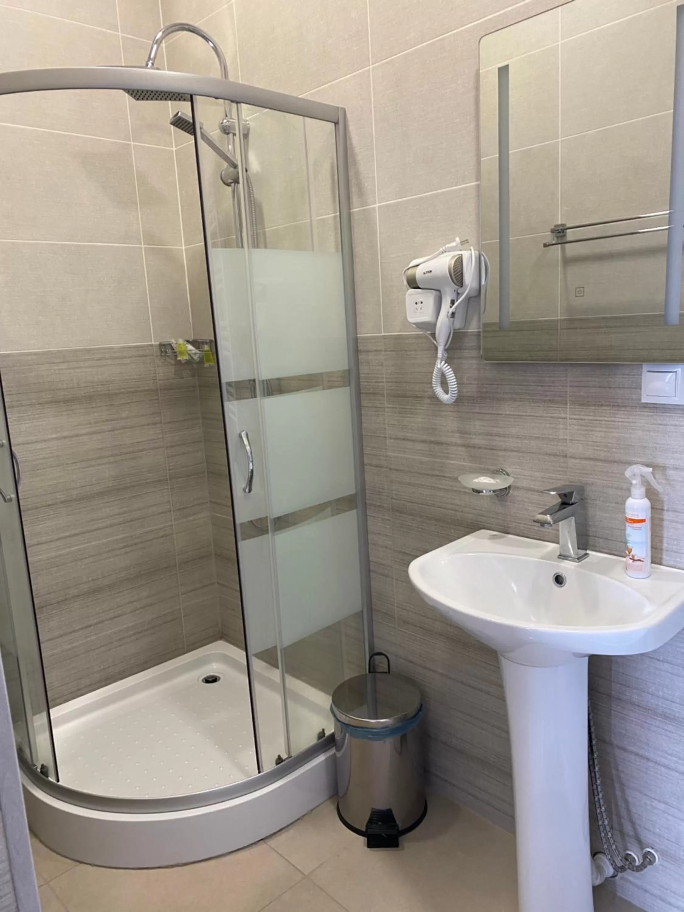 Bathroom in Hotel Sharl