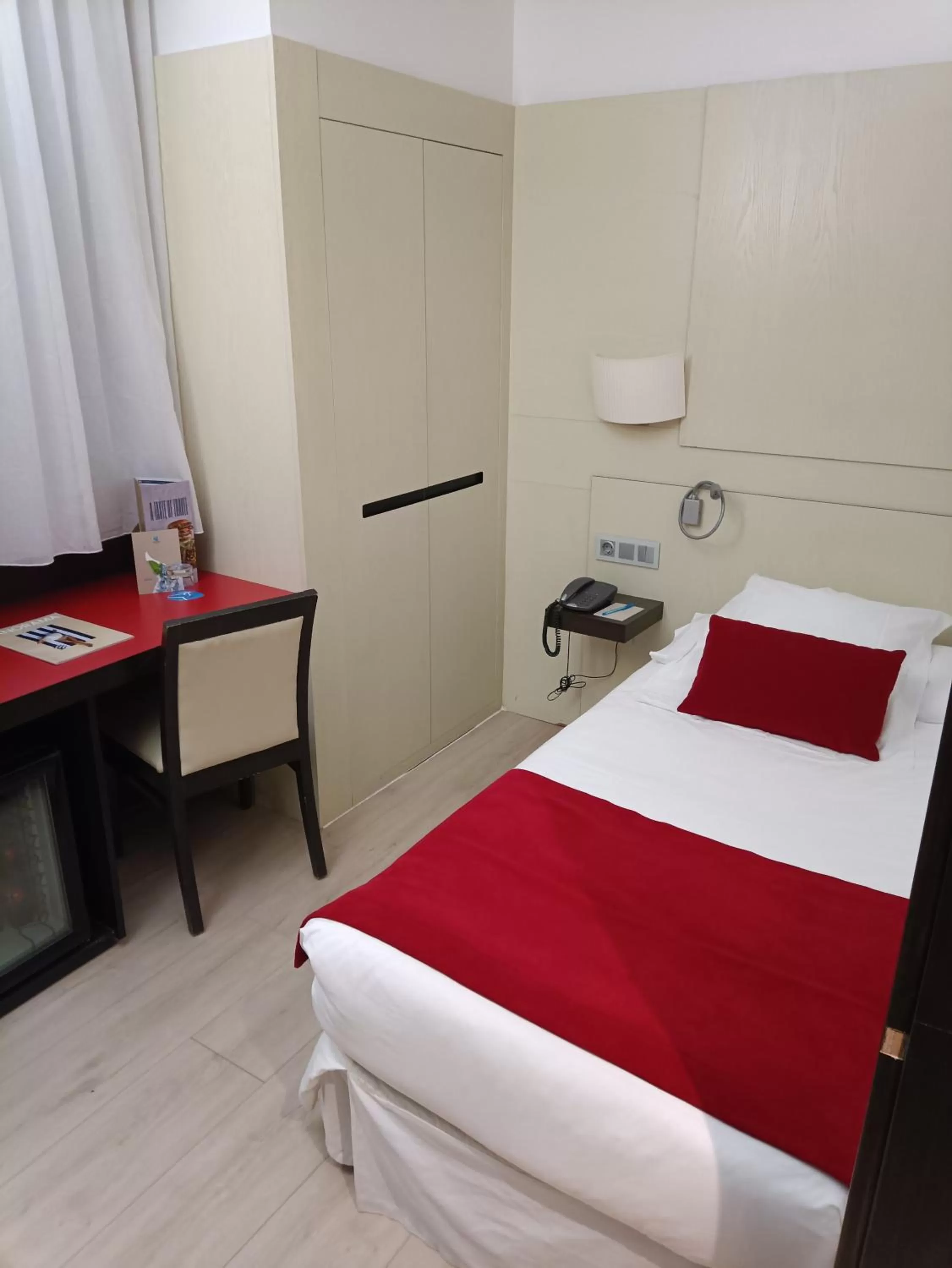 Bedroom, Bed in Grupotel Gravina