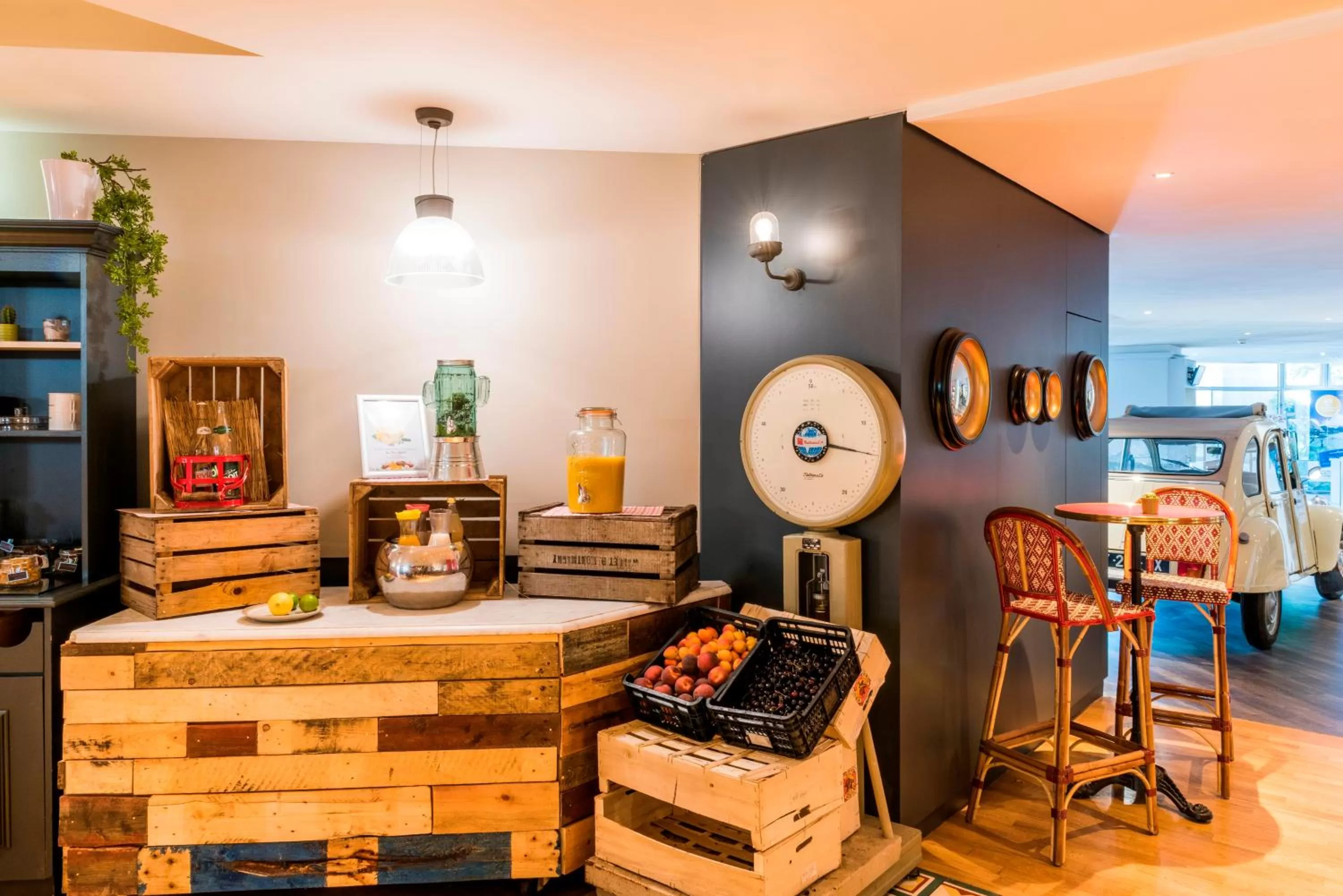 Restaurant/places to eat in Mercure Paris Roissy CDG