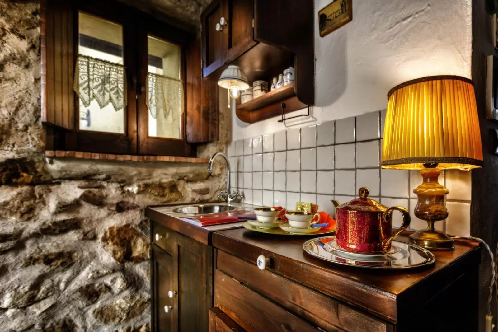 Kitchen or kitchenette in B&B La Voce del Fiume Dimora storica di Charme