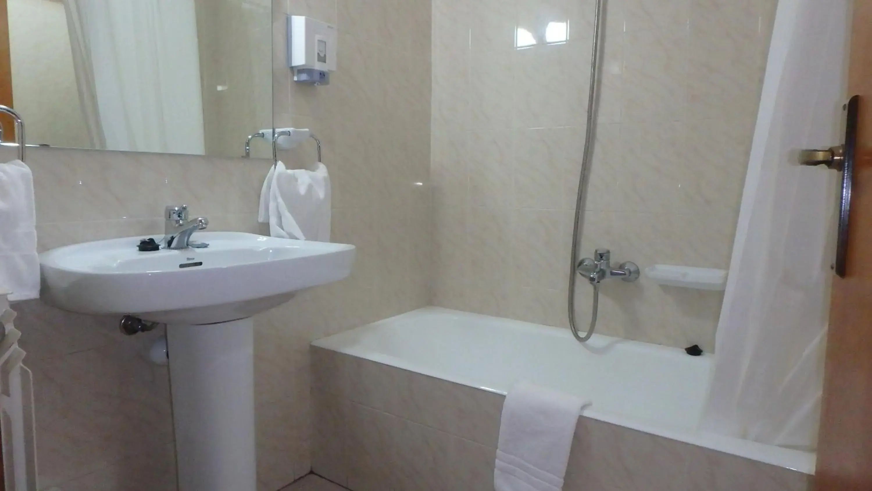 Double or Twin Room in Xalet Besolí Double or Twin Room in Xalet Besolí