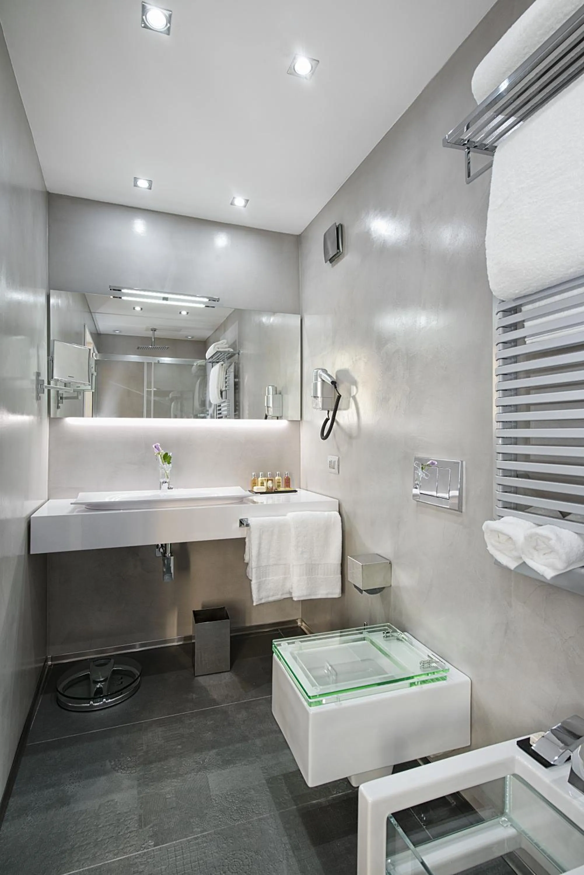 Shower in Domus Libera