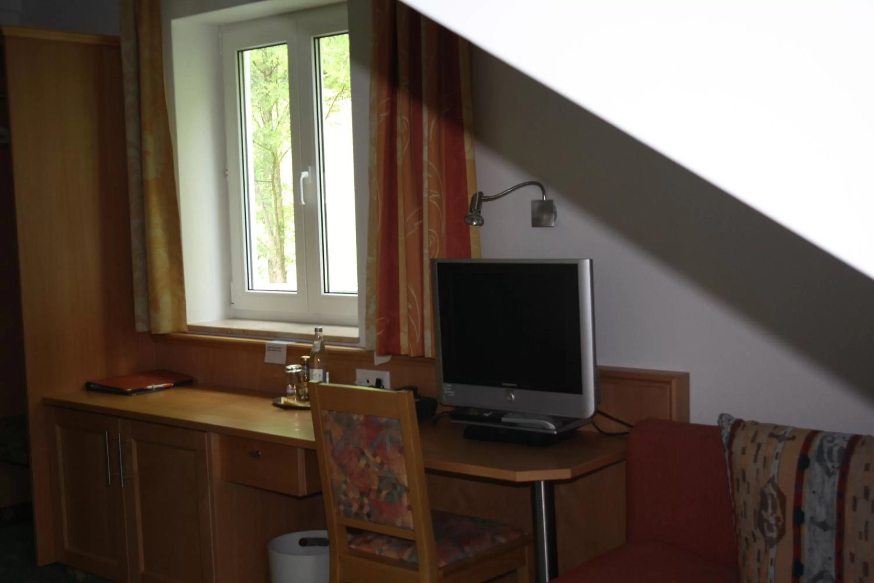 TV and multimedia, TV/Entertainment Center in Hotel-Gasthof zur Krone