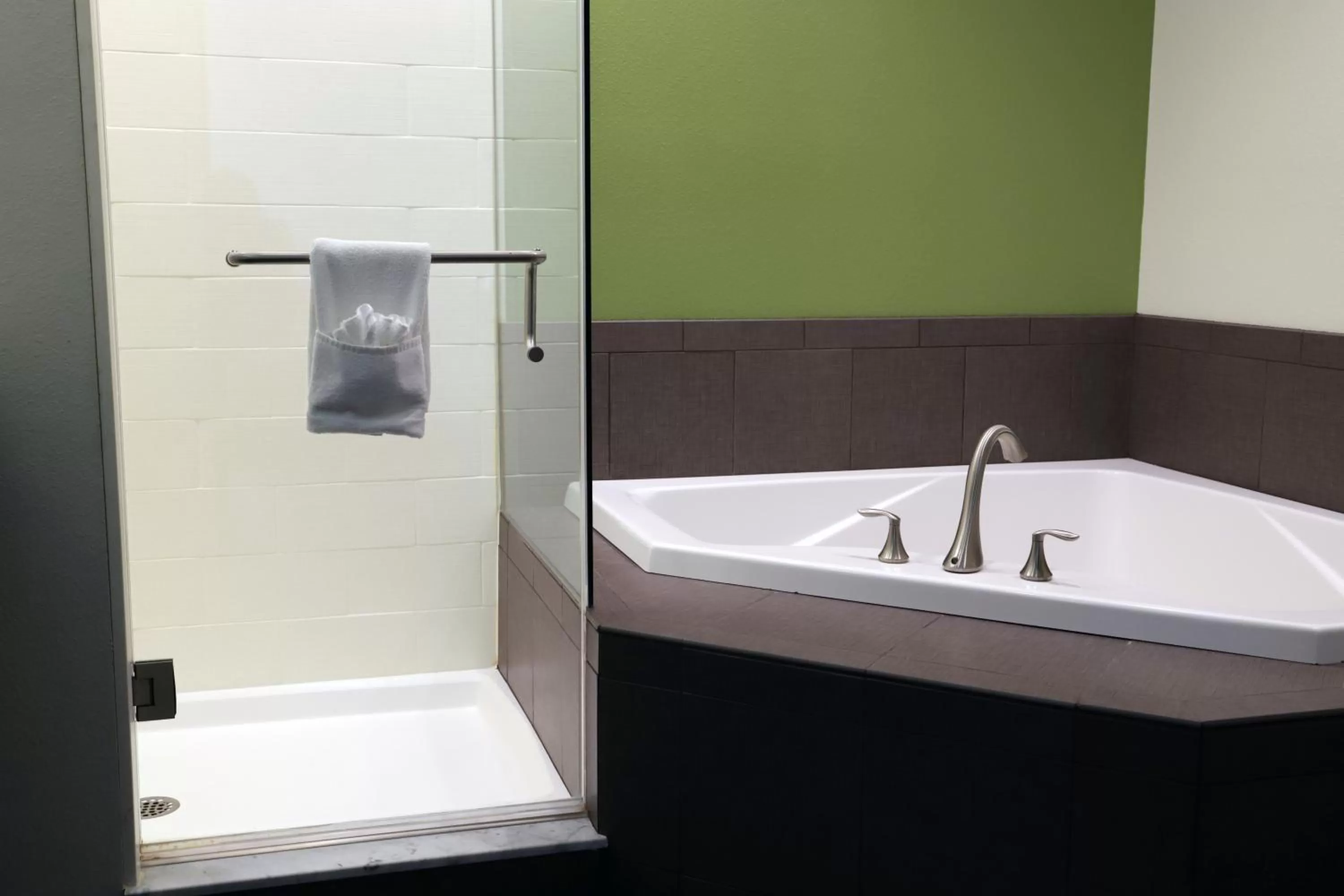 Shower in Sleep Inn & Suites Belmont - St. Clairsville