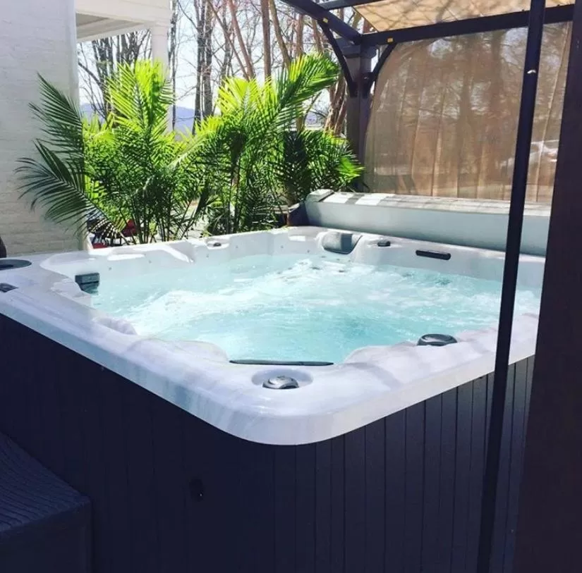 Hot Tub in Susquehanna Manor Inn