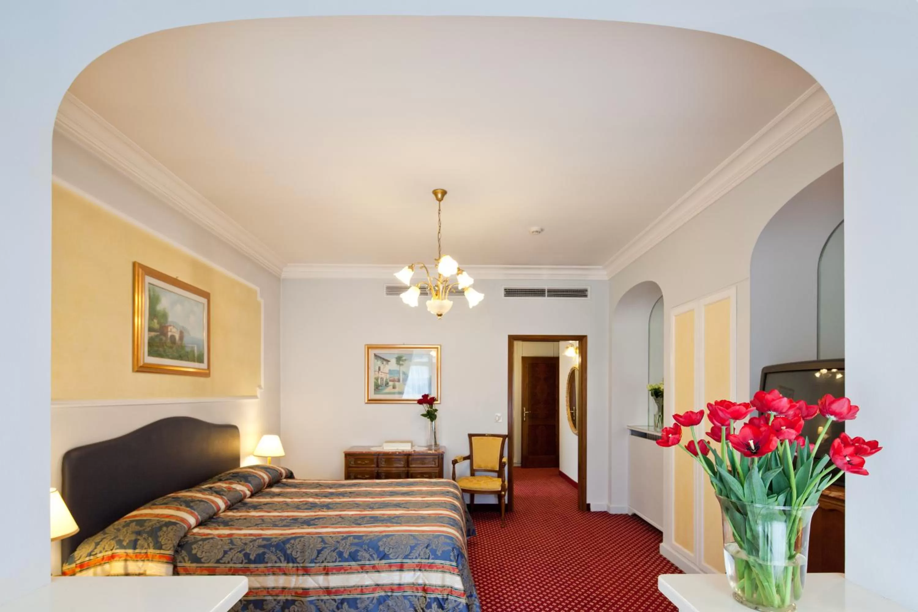 Photo of the whole room, Bed in Hotel La Residence & Idrokinesis