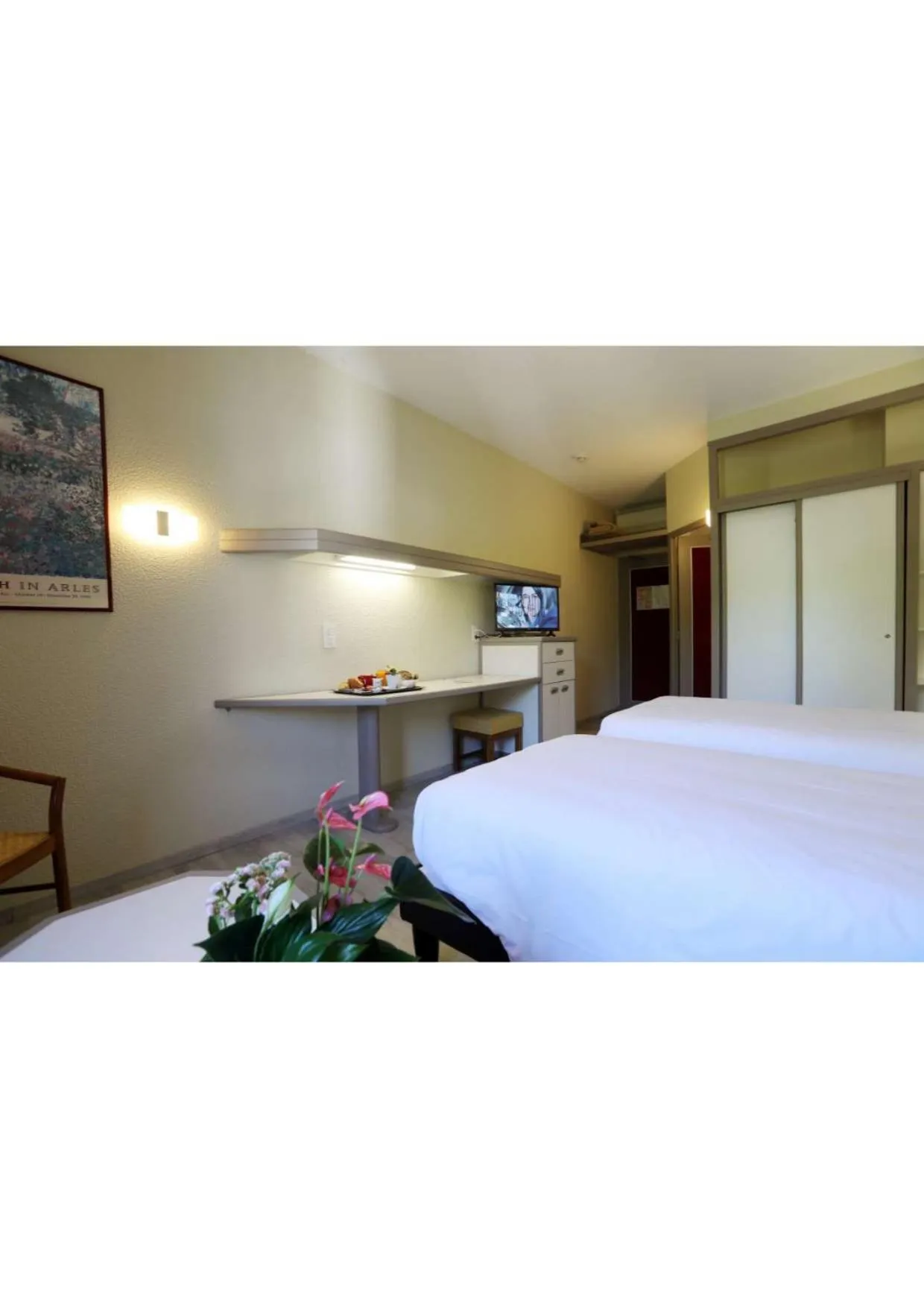 Bedroom, Bed in Hôtel Belleville