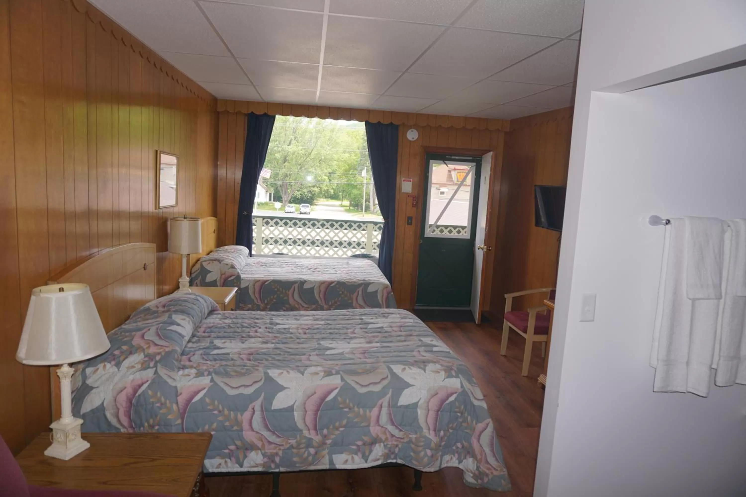 Bed in Northern Peaks Motor Inn