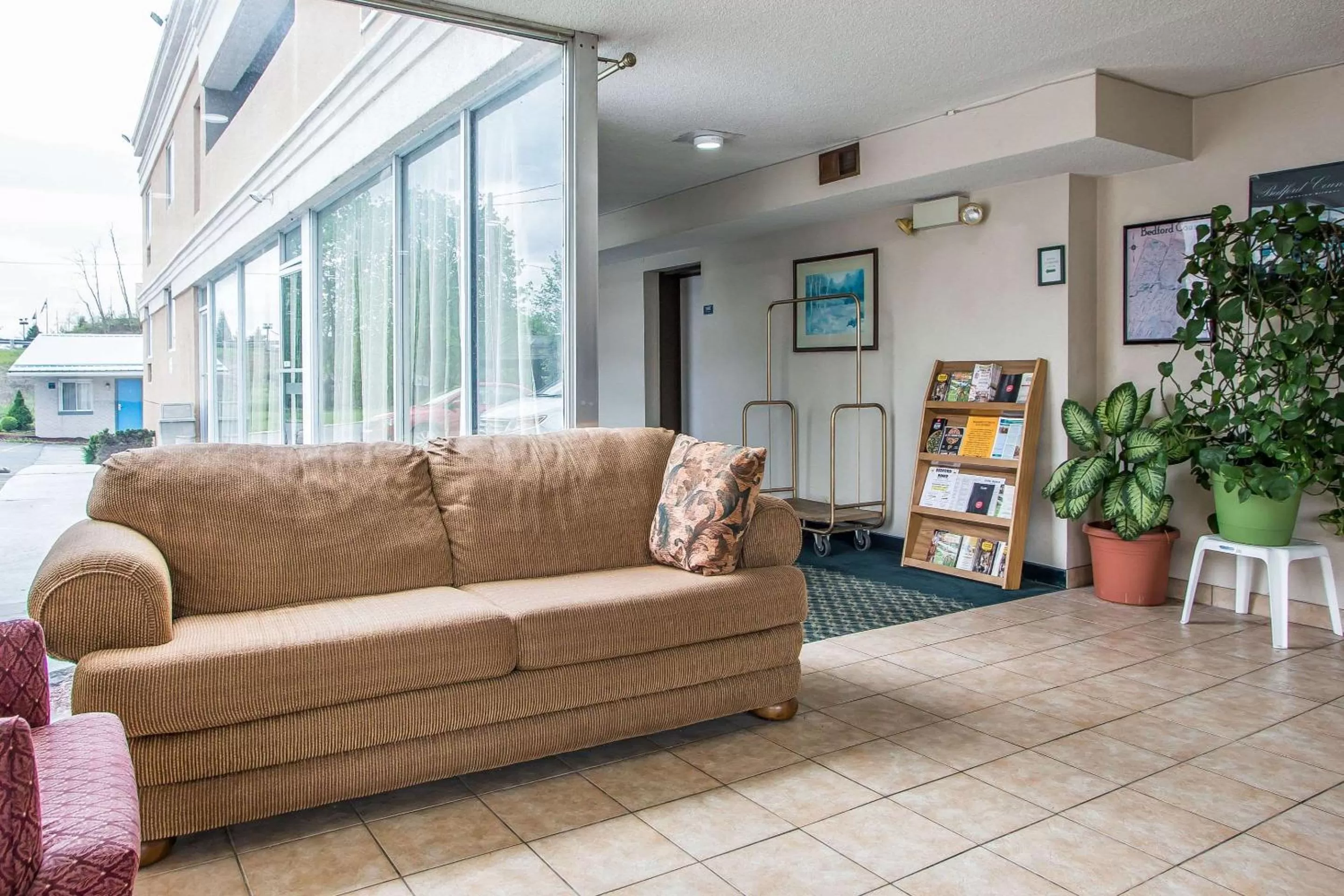 Lobby or reception in Rodeway Inn Bedford