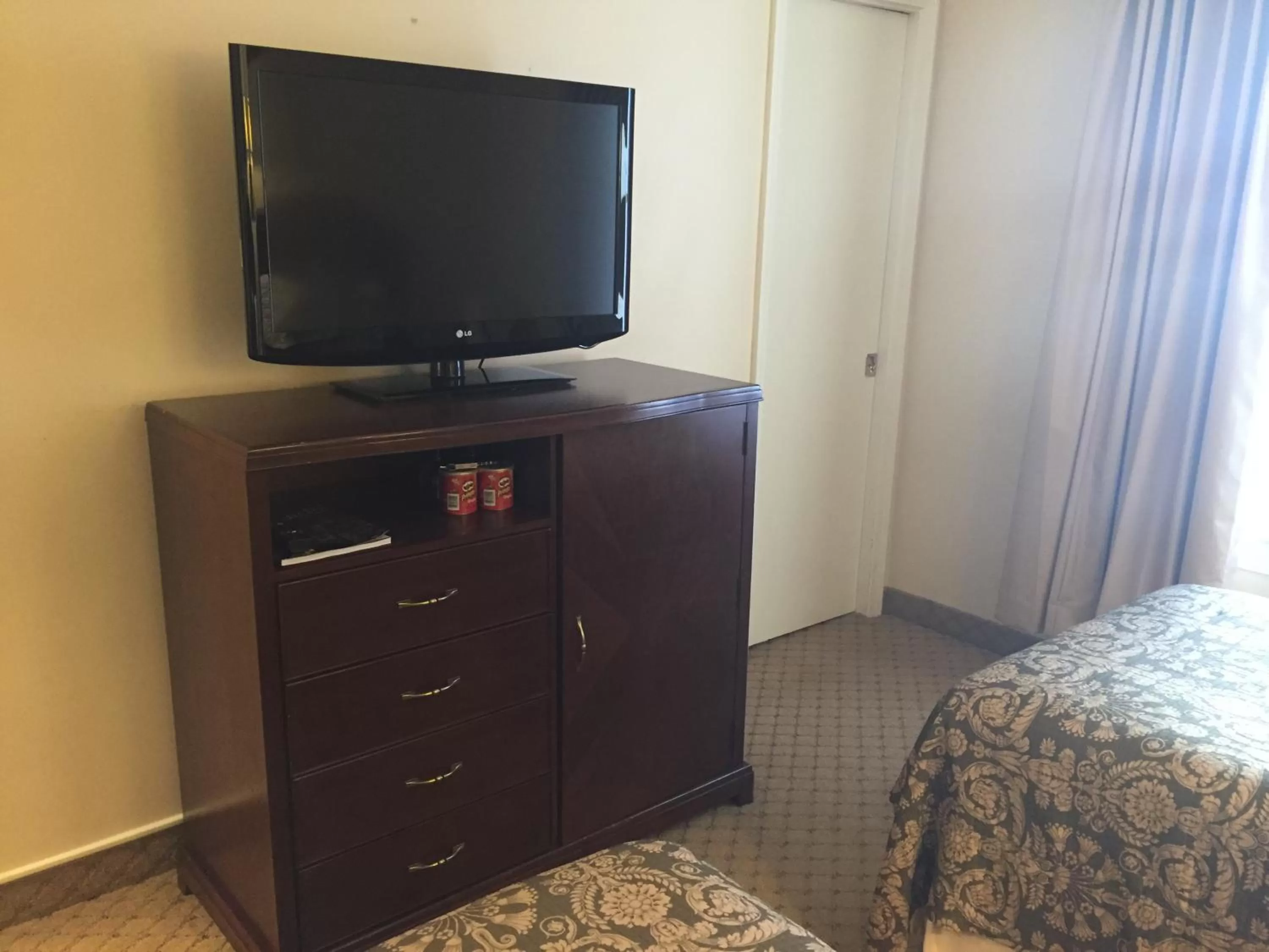 TV and multimedia, Bed in Hotel Amari