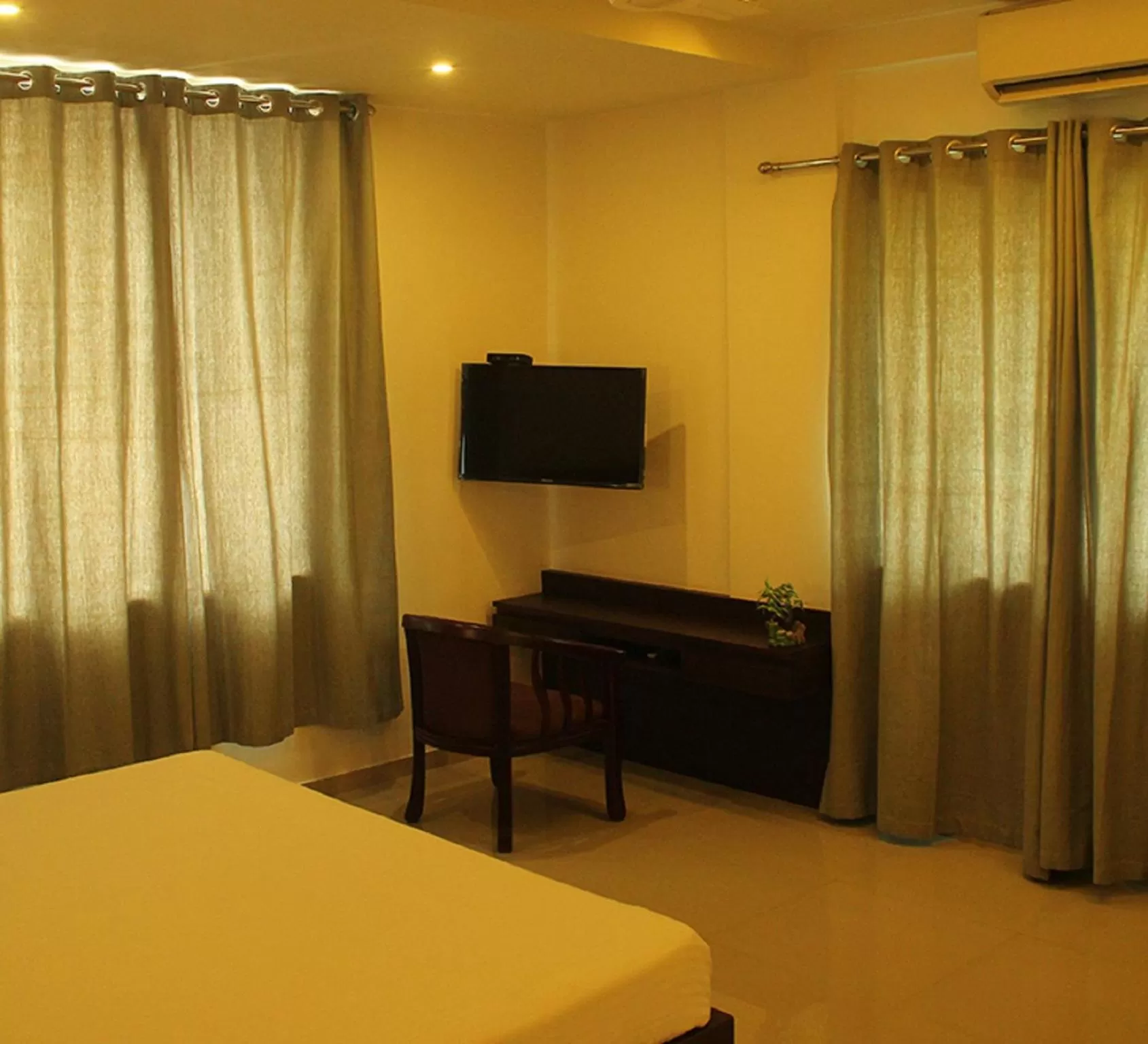 Bedroom, Bed in Nalanda Inn