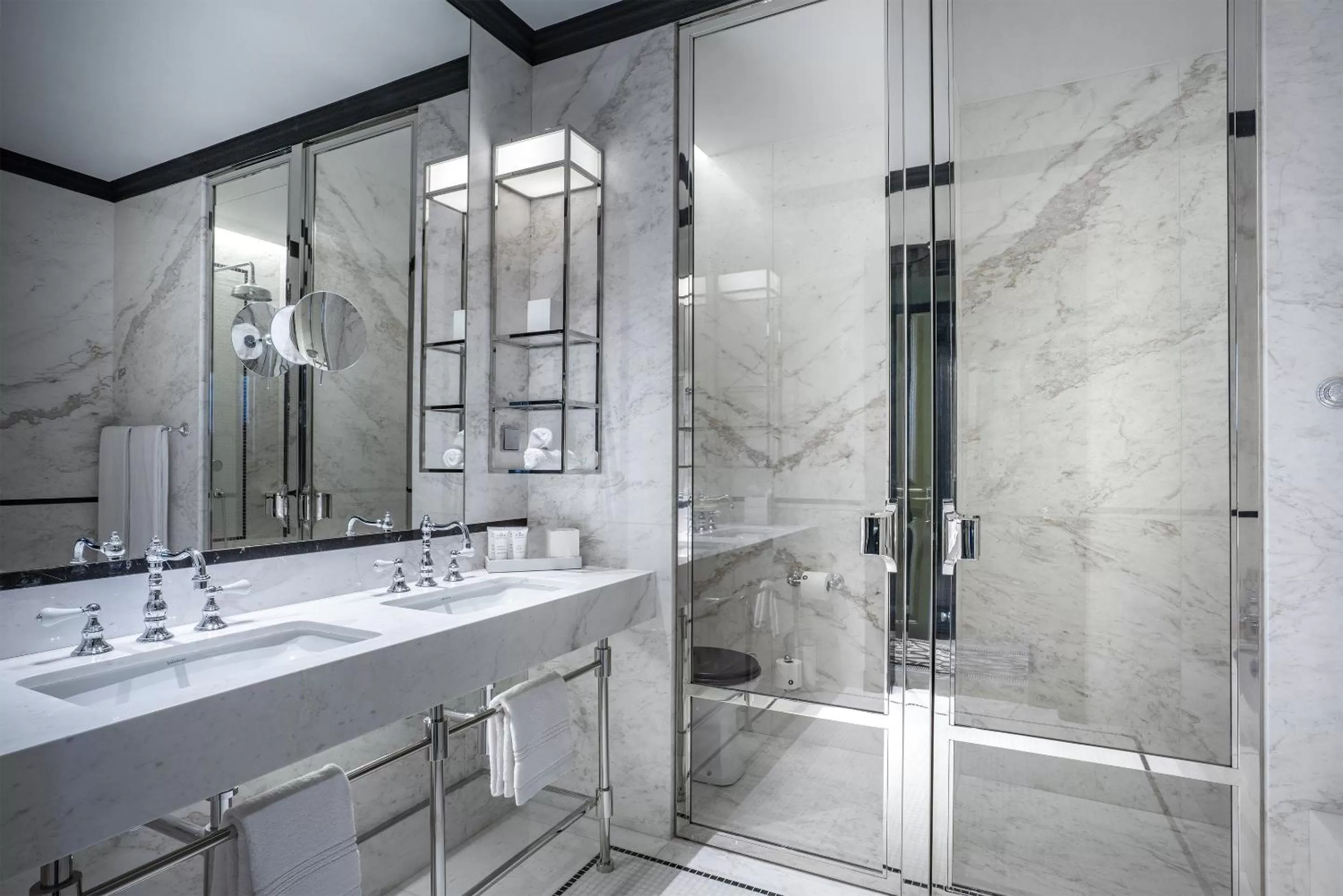 Shower in The One Monumental Palace