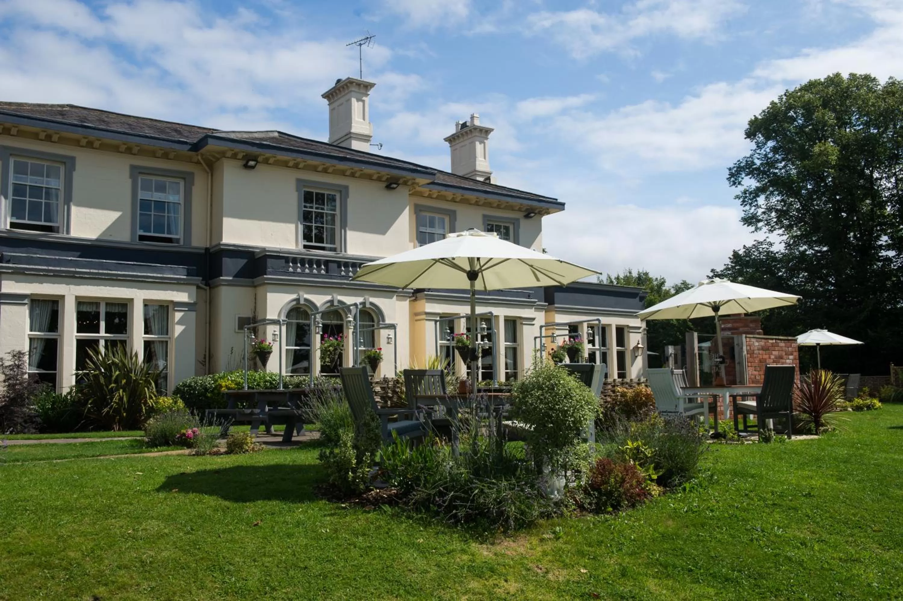 Facade/entrance in The Cheshire Cat by Innkeeper's Collection
