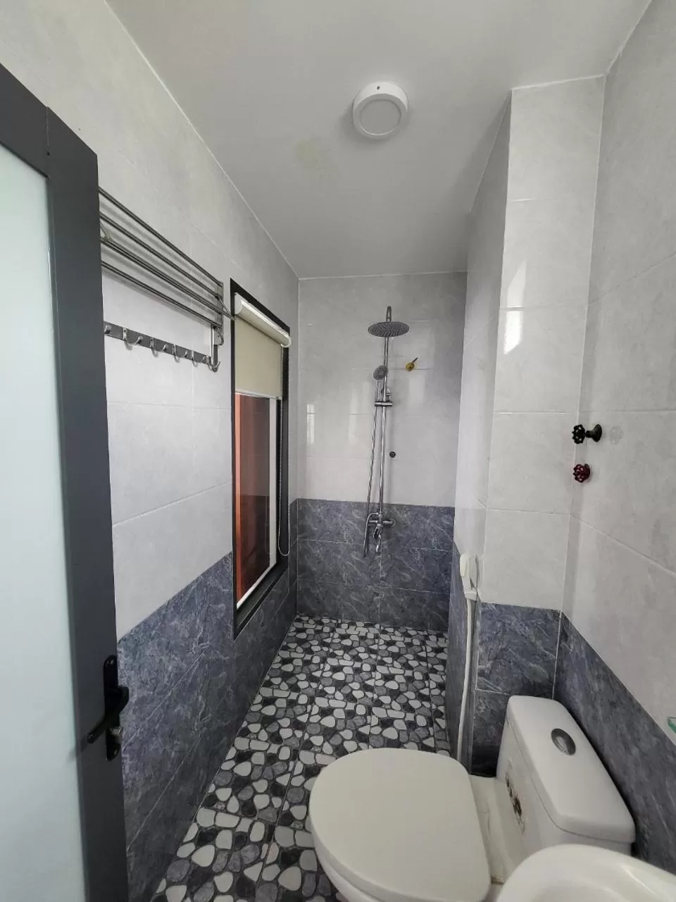 Shower, Bathroom in Phú Xuân Hotel