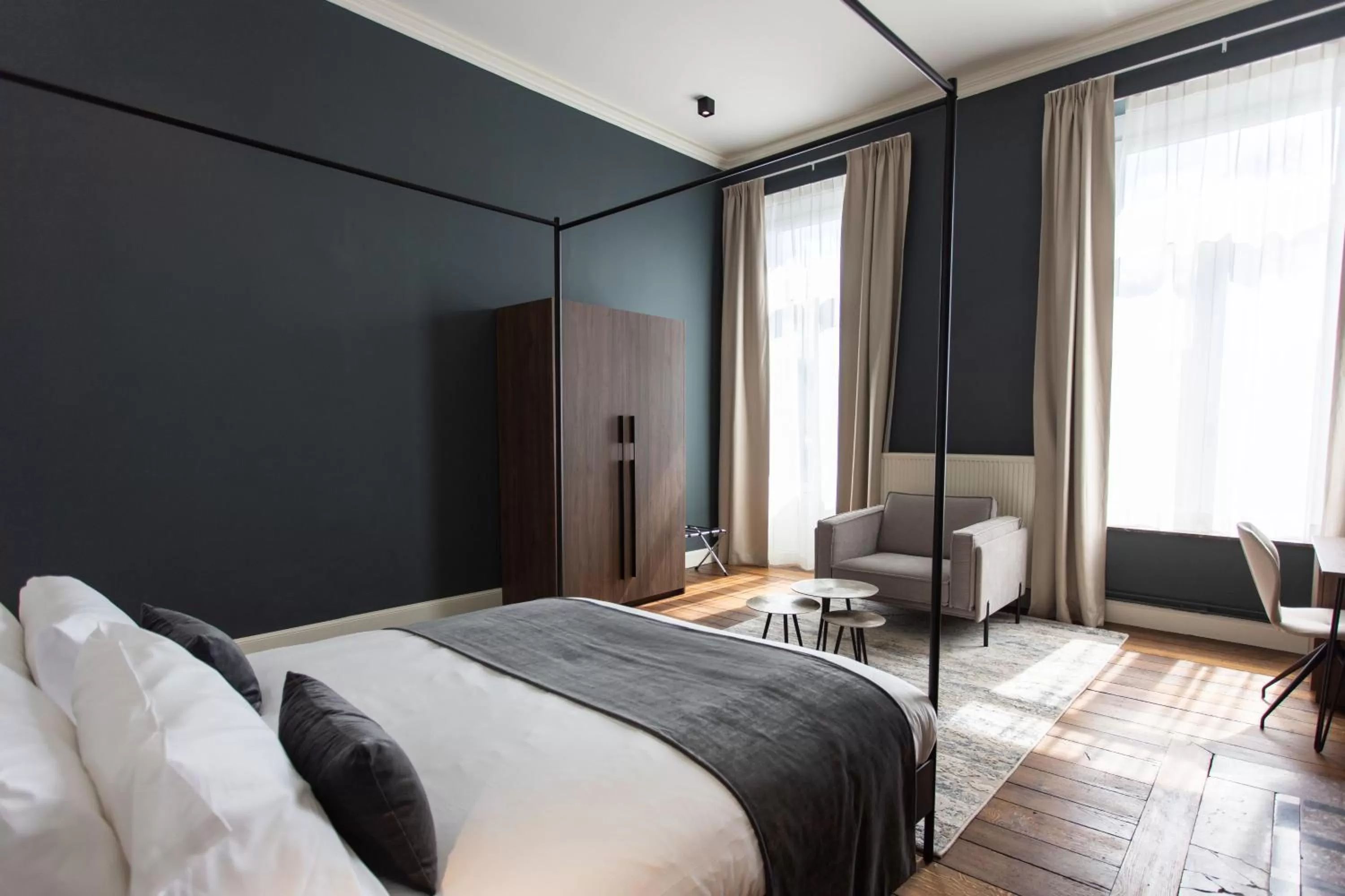 Photo of the whole room, Bed in Petit-Roannay