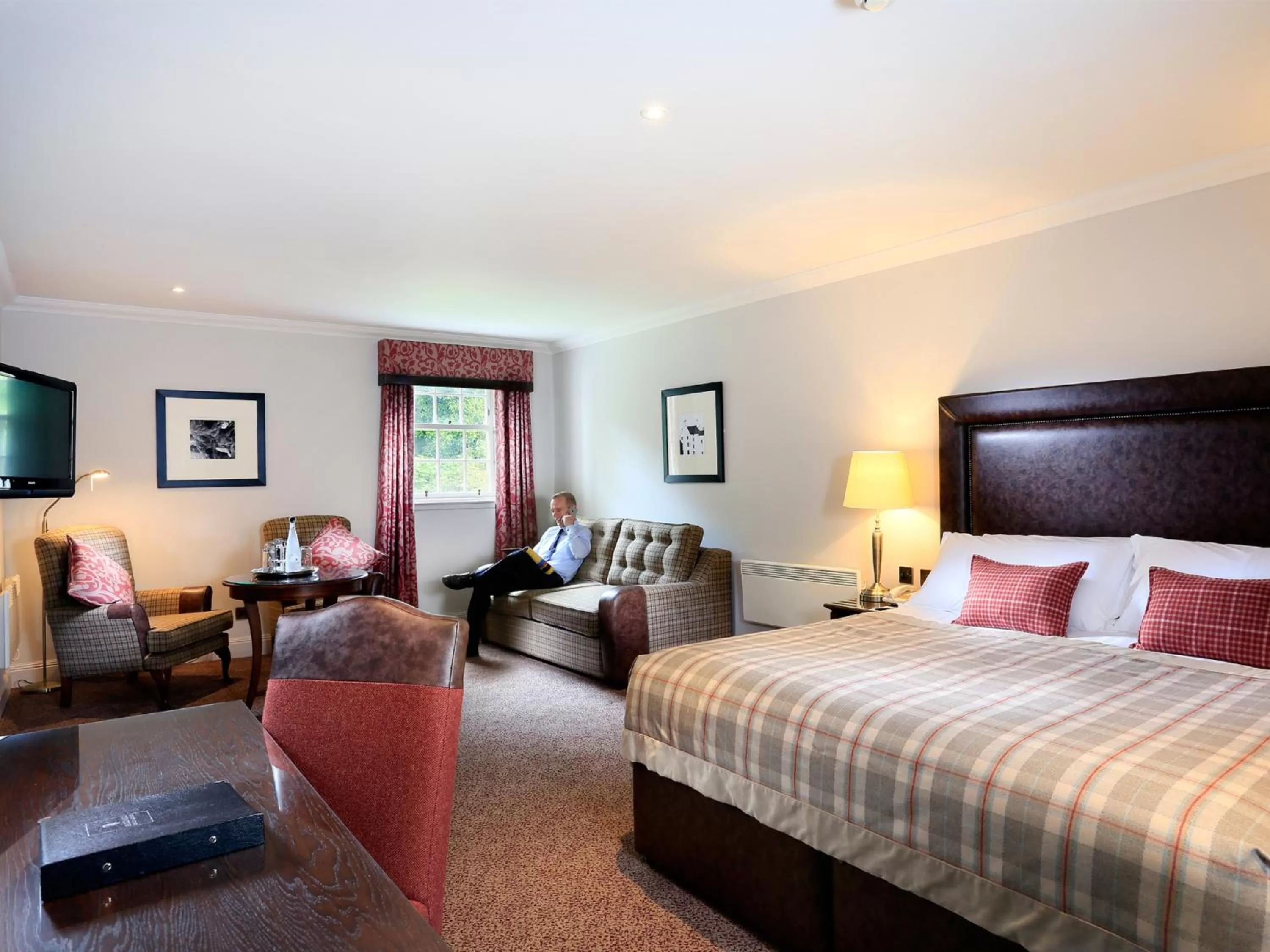 Bedroom, Bed in Macdonald Houstoun House