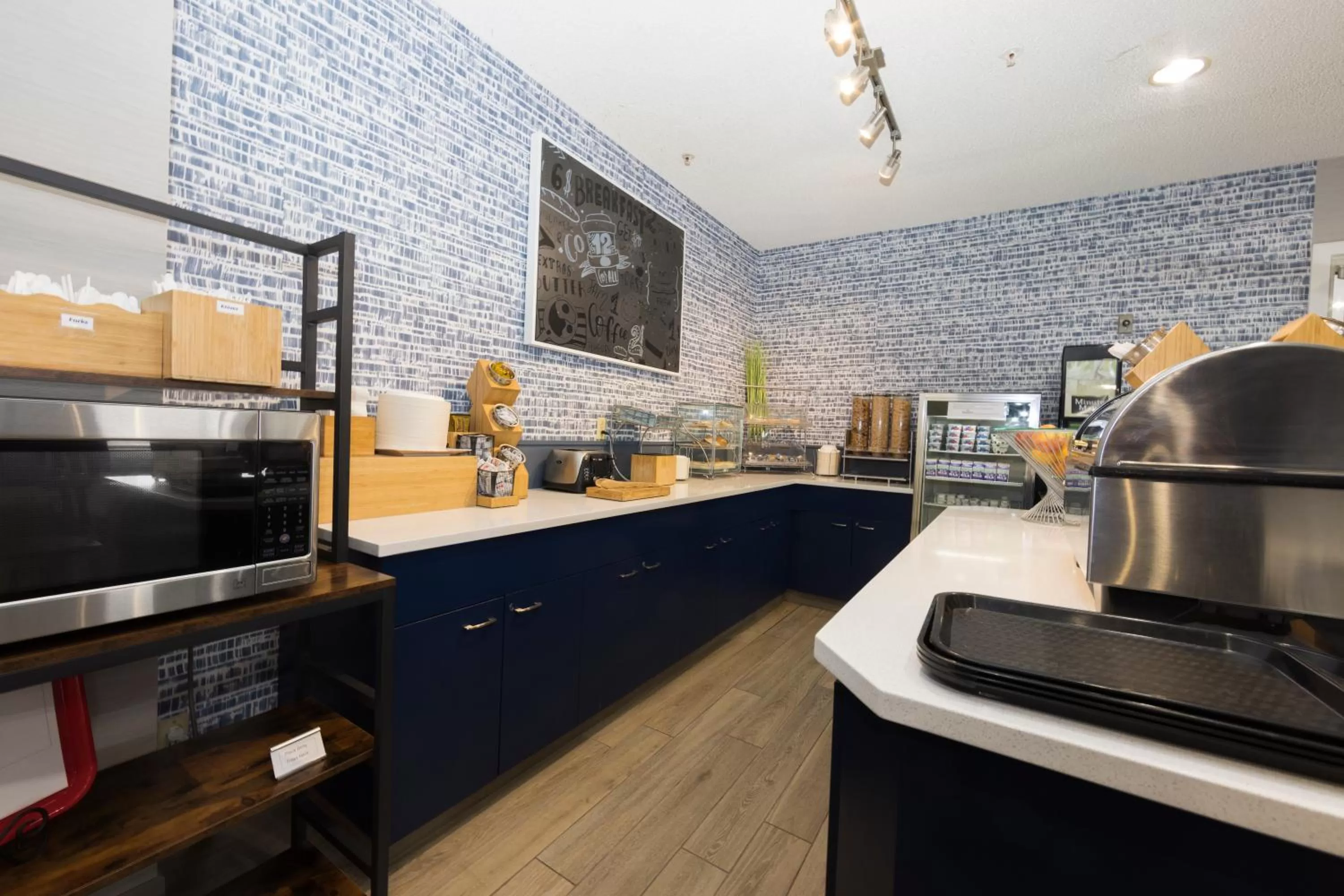 Breakfast in AmericInn by Wyndham Duluth