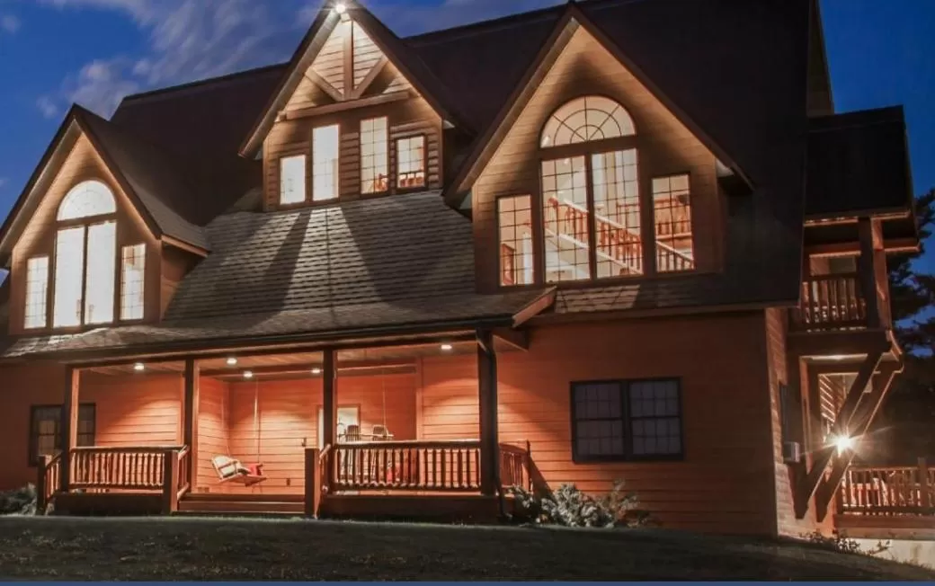 Property building in Second Wind Country Inn