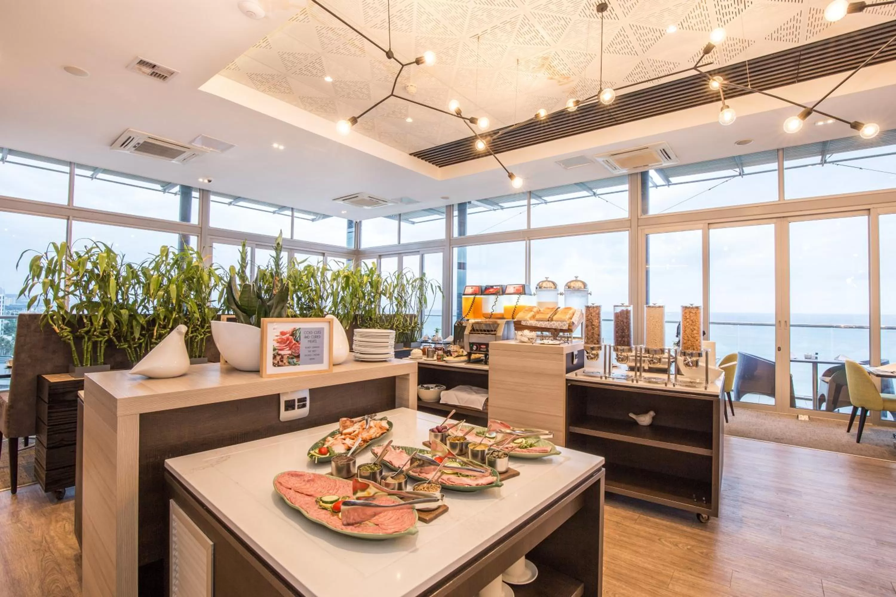 Restaurant/places to eat in Belaire Suites Hotel